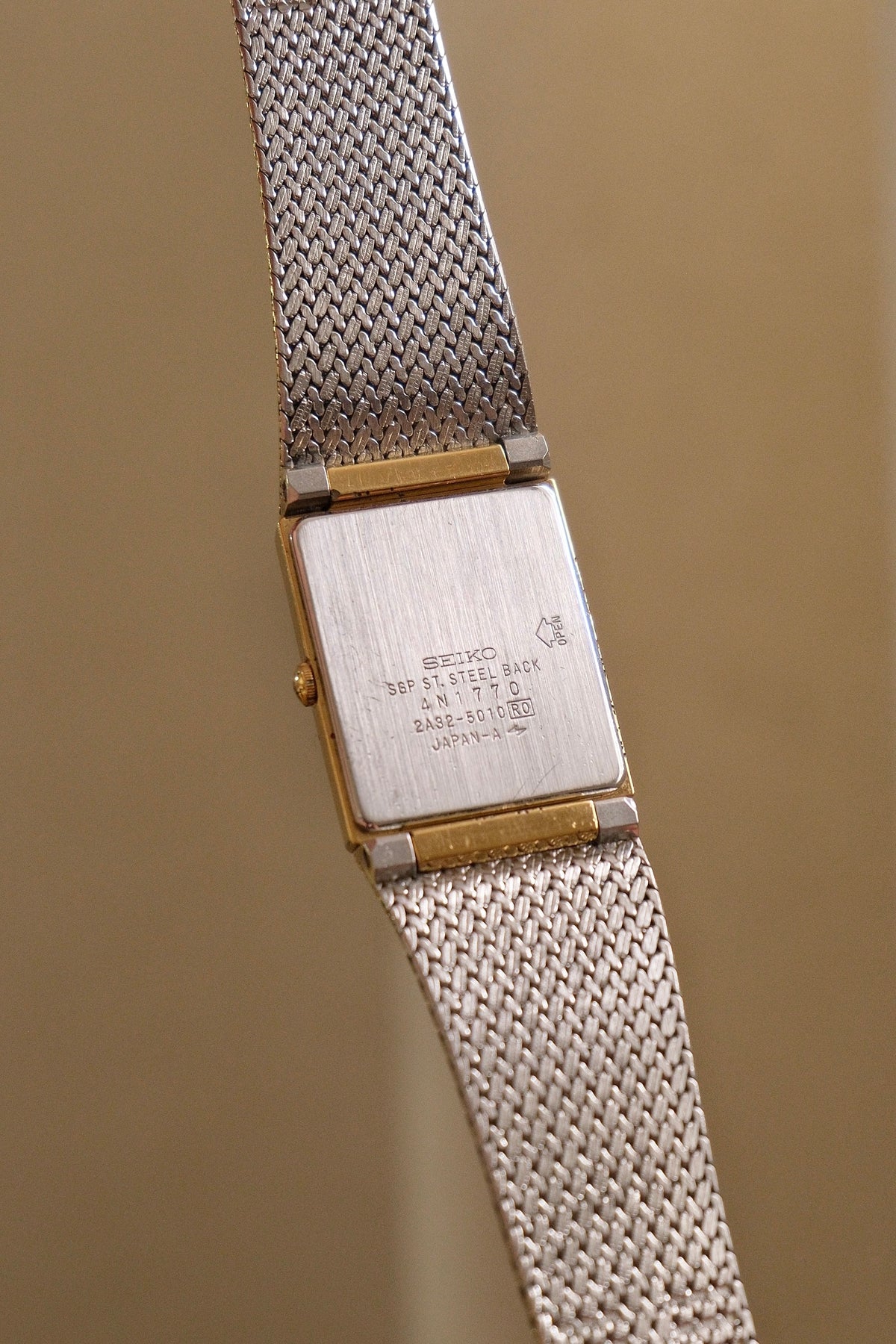 Vintage Unisex Gold Seiko Rectangular Date Quartz Watch Champagne Dial and Mesh Bracelet Strap
