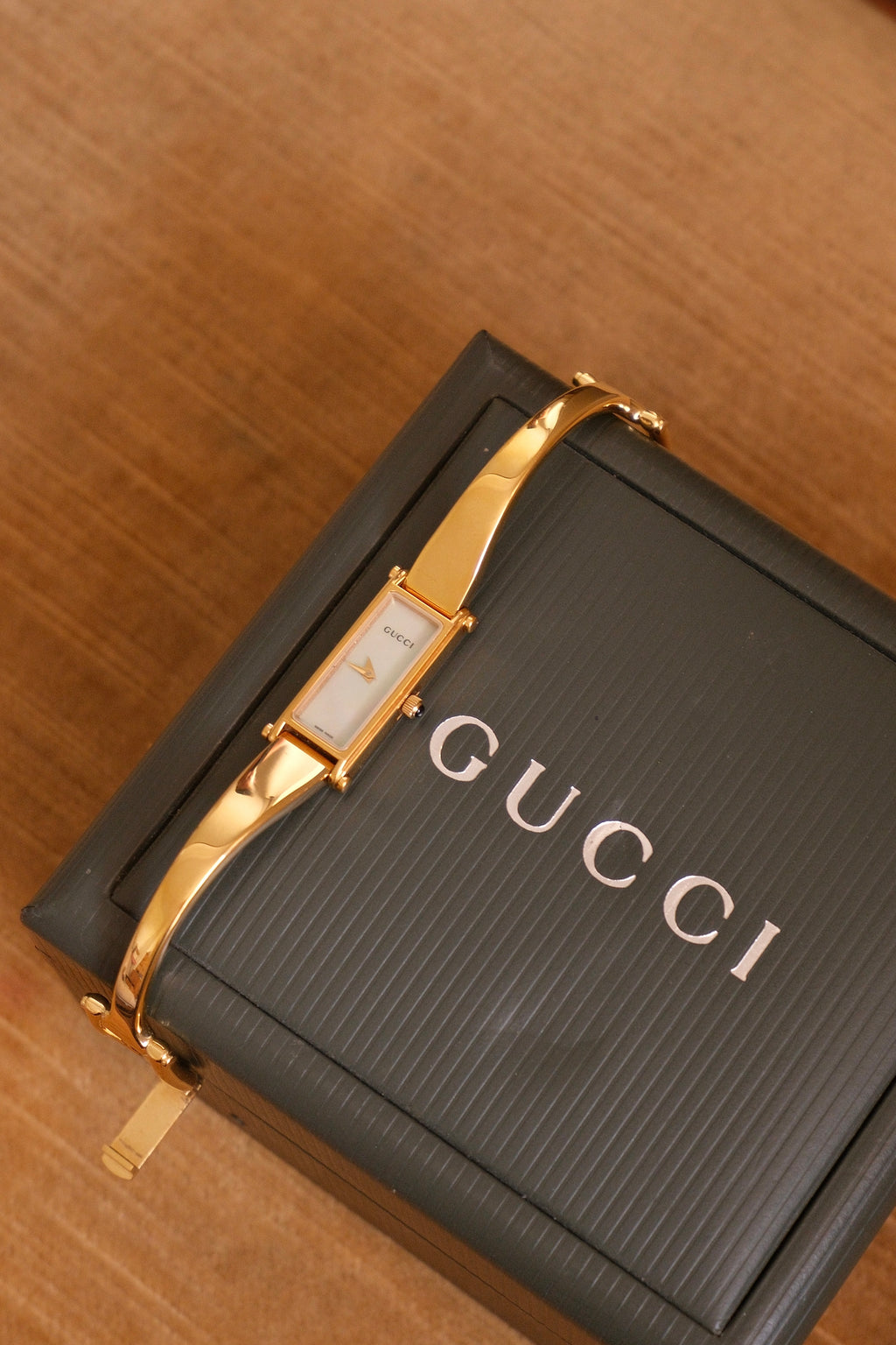 Vintage Gucci 1500L Gold Bangle Watch with Mother of Pearl Dial, 90s Quartz Working in Box