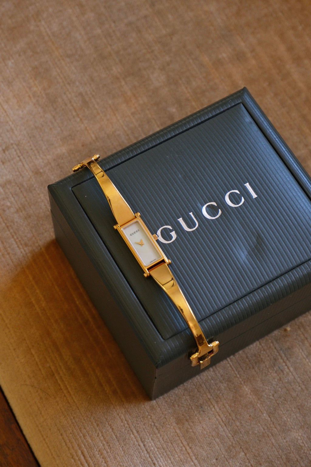 Vintage Gucci 1500L Gold Bangle Watch with Mother of Pearl Dial, 90s Quartz Working in Box