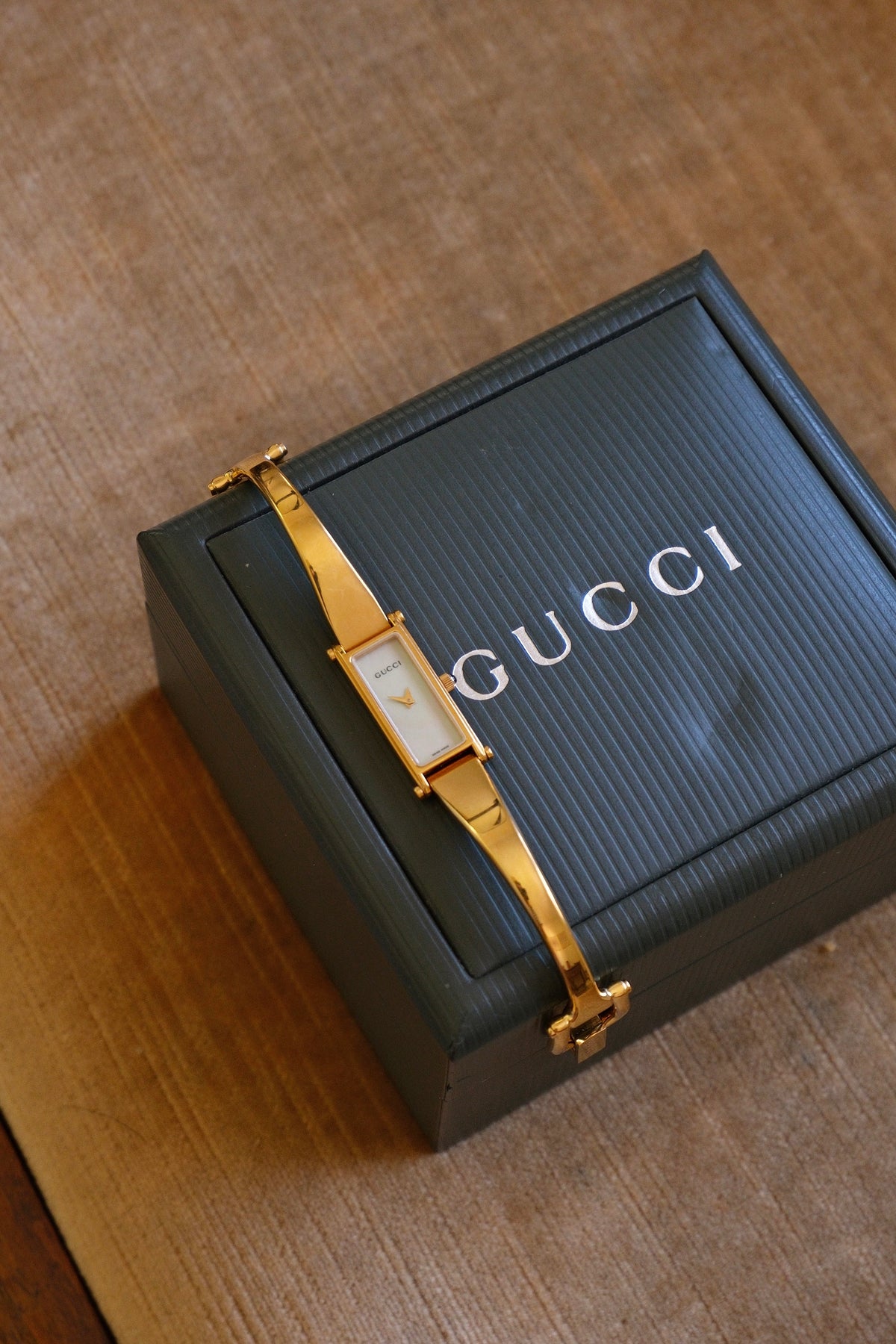 Vintage Gucci 1500L Gold Bangle Watch with Mother of Pearl Dial, 90s Quartz Working in Box