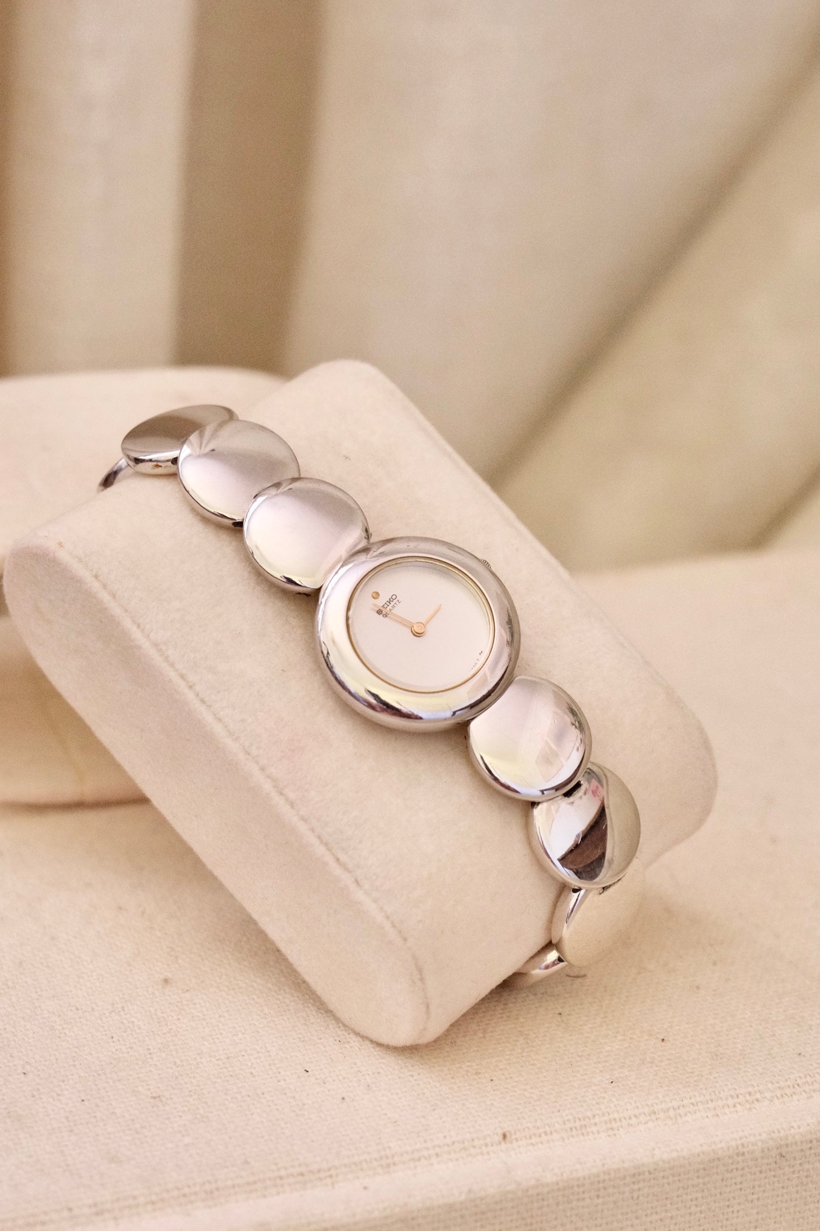 1980s Vintage Rare Silver Seiko Ladies Watch Round Circle Links Working