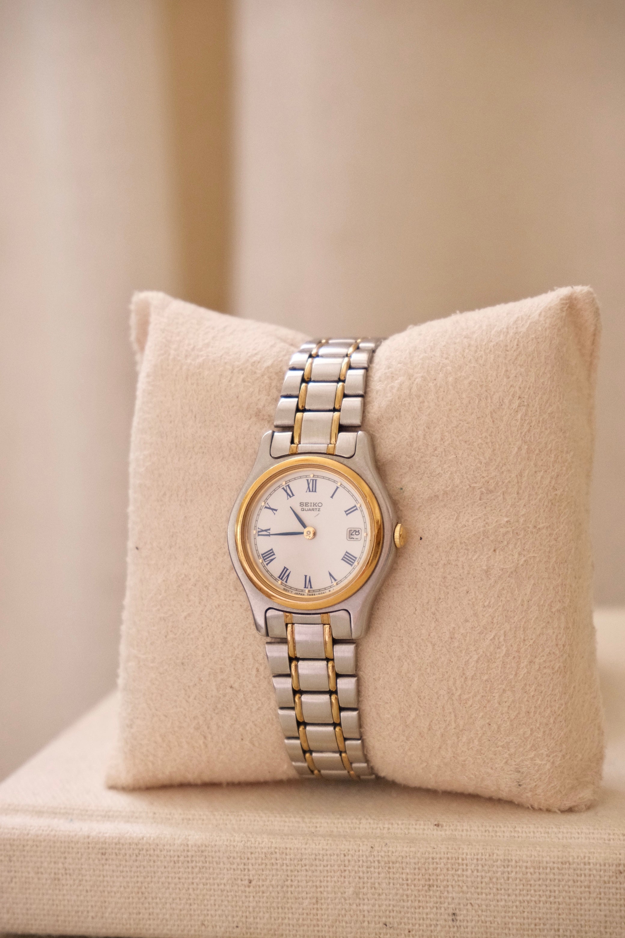 Vintage Ladies Two Tone Seiko Date Wristwatch Working
