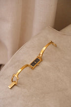 Vintage Ladies 1500L Gold Gucci Horsebit Watch with Black Dial in Box