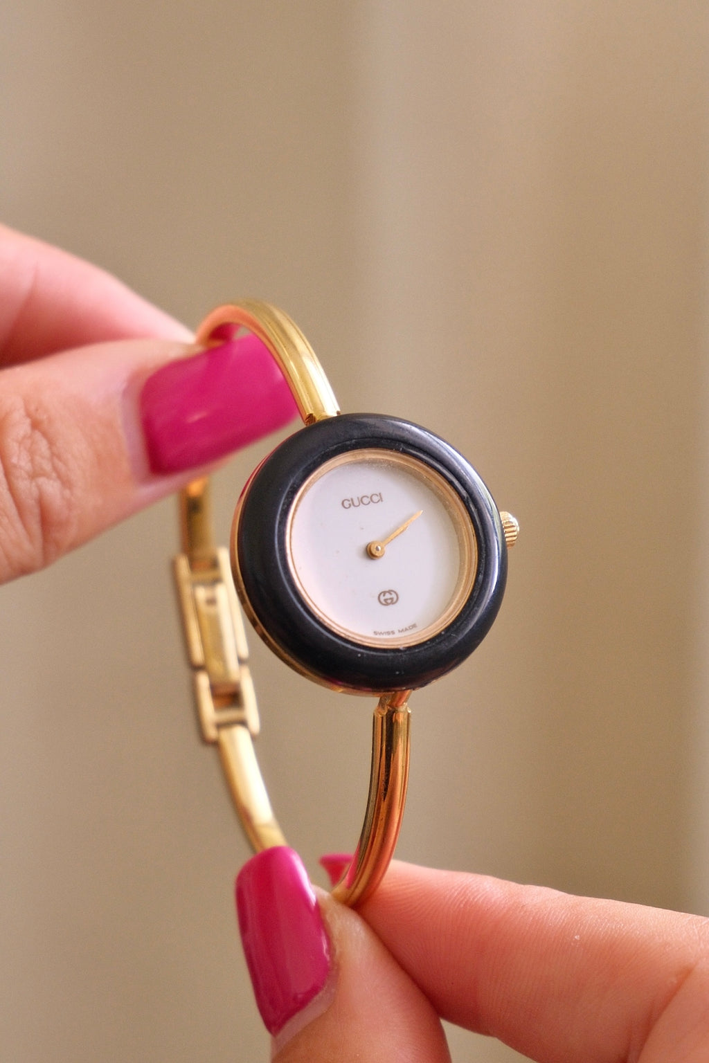 Vintage Gucci 1100L Gold Plated Interchangeable Watch with Black Bezel White Dial
