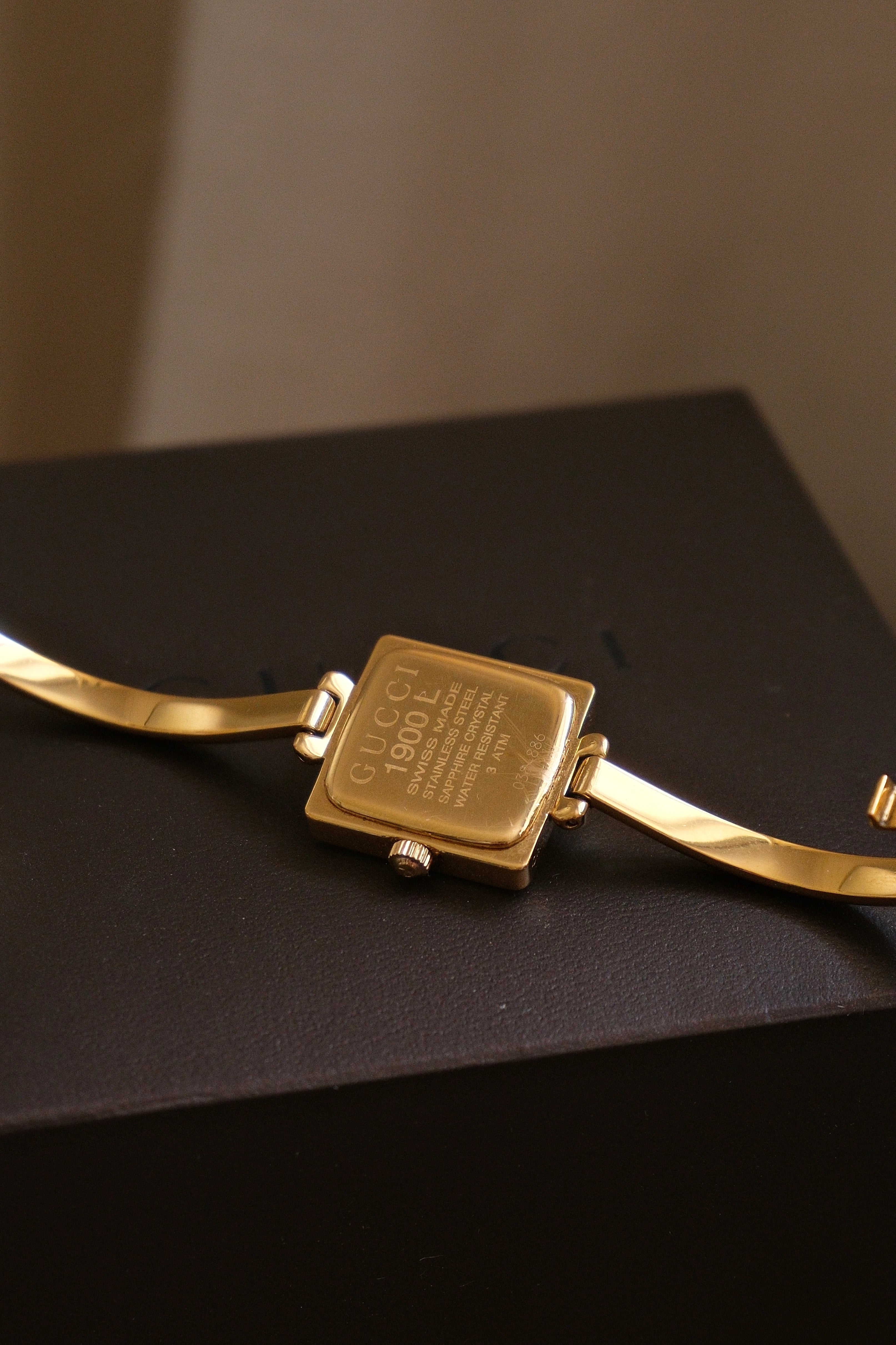 FULL SET Vintage 1900L Gold Gucci Ladies Watch with Champagne Dial in Box Working