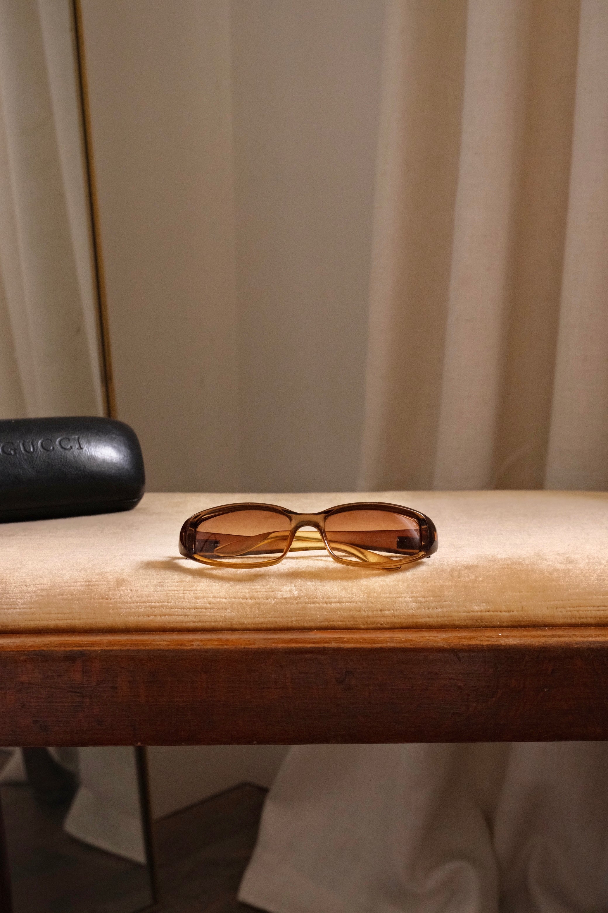 Vintage Gucci Ladies Tortoise Shell Gradient Lens Eyewear Sunglasses with Case
