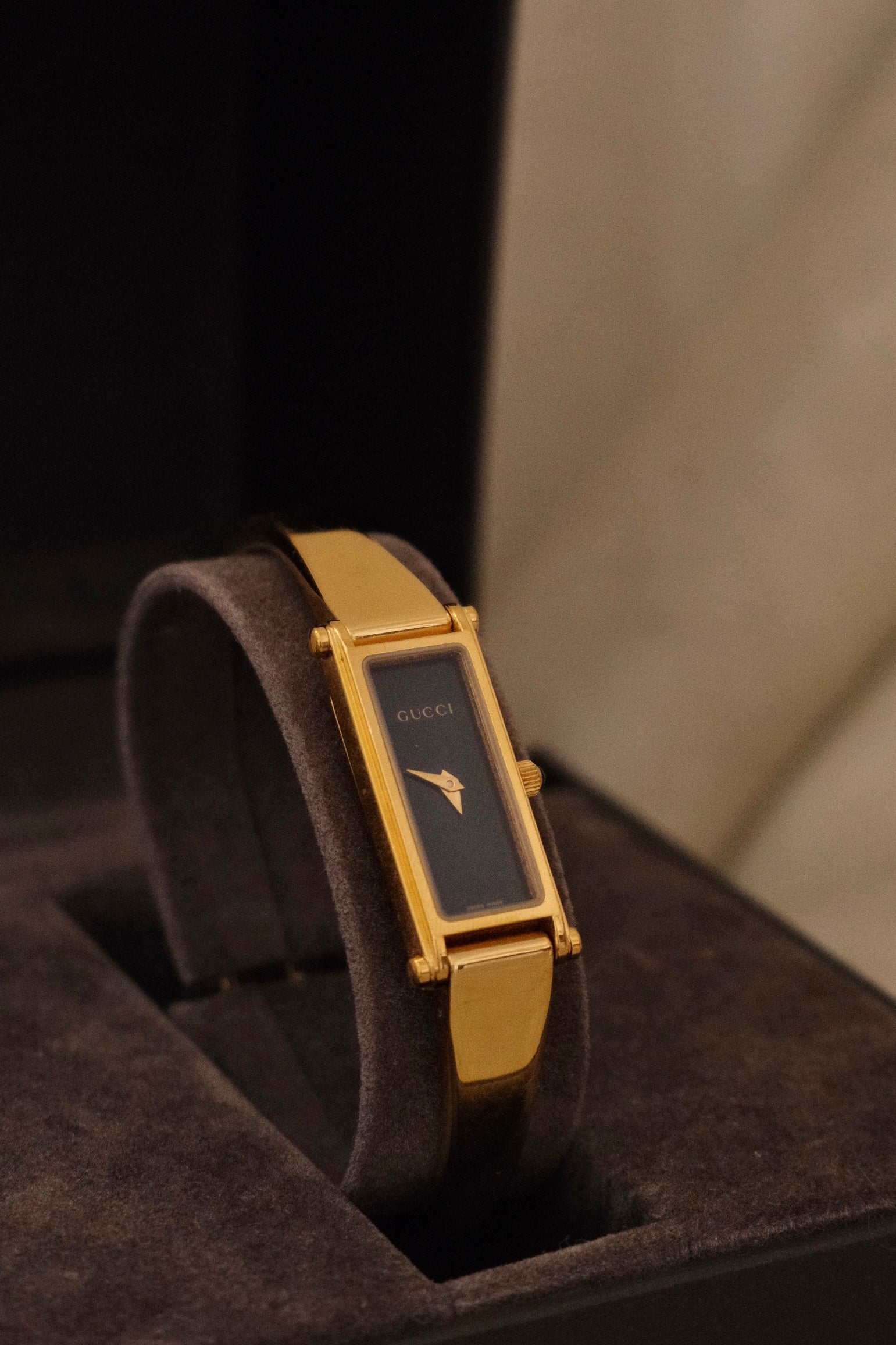 Vintage Ladies 1500L Gold Horsebit Gucci Watch Box & Papers