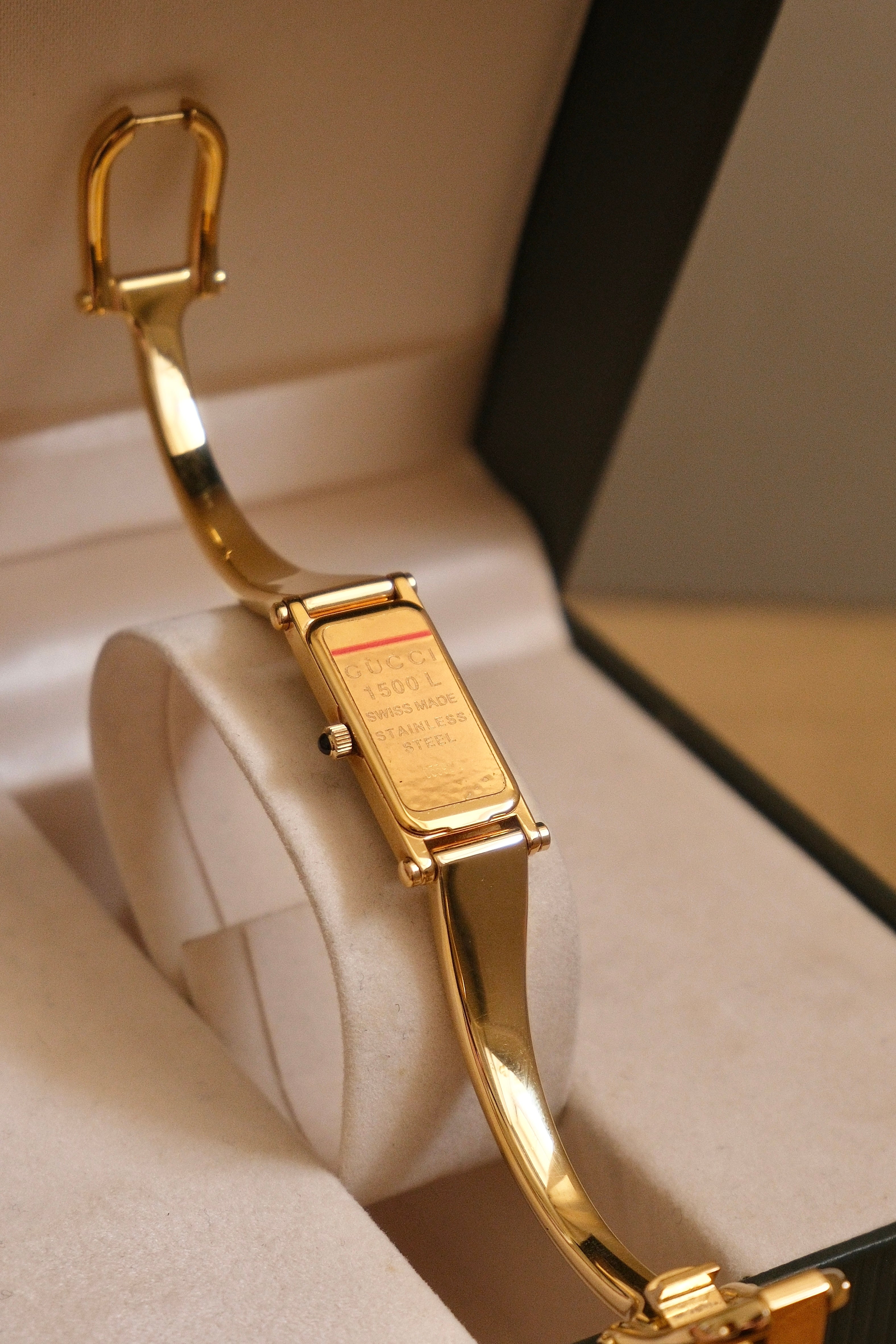 Vintage Gucci 1500L Gold Bangle Watch with Mother of Pearl Dial, 90s Quartz Working in Box