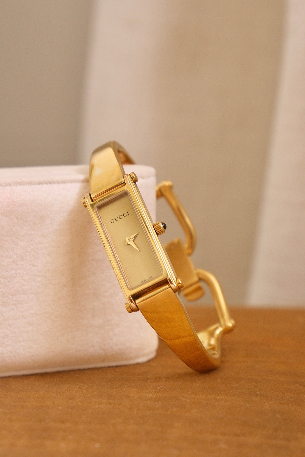 Vintage 90s Ladies Gold Champagne Dial 1500L Horsebit Gucci Watch Working