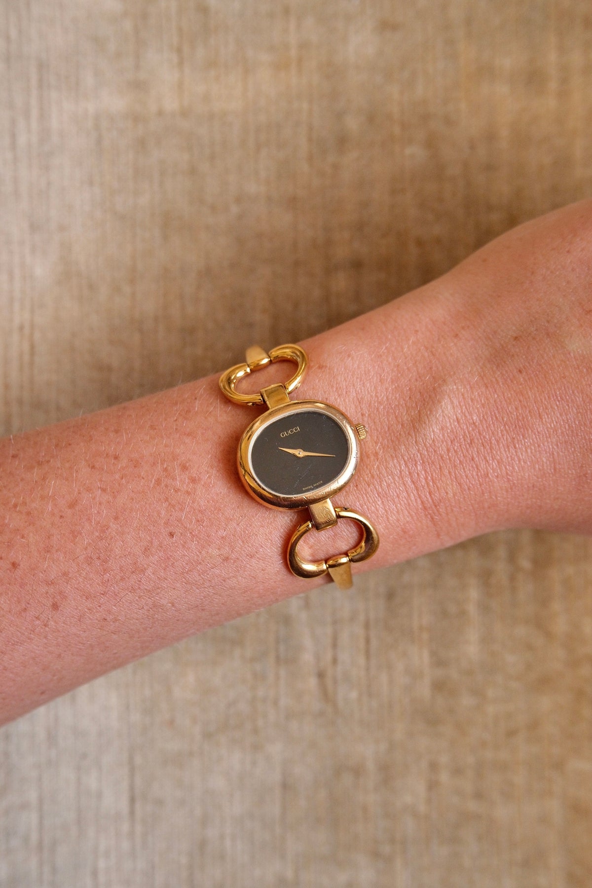 90s Vintage Ladies Gucci 1600 Horsebit Black Dial Bangle Style Watch