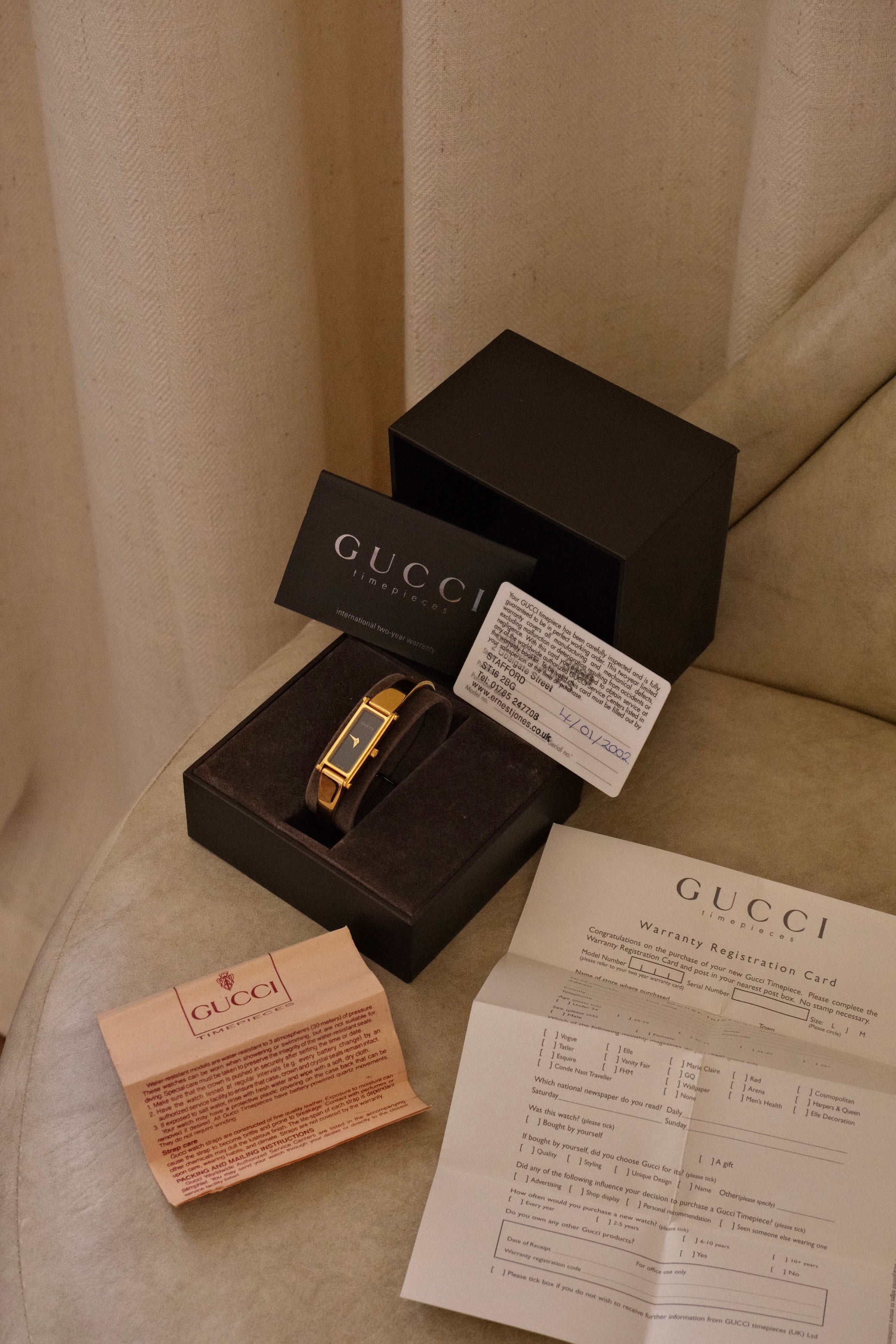 Vintage Ladies 1500L Gold Horsebit Gucci Watch Box & Papers