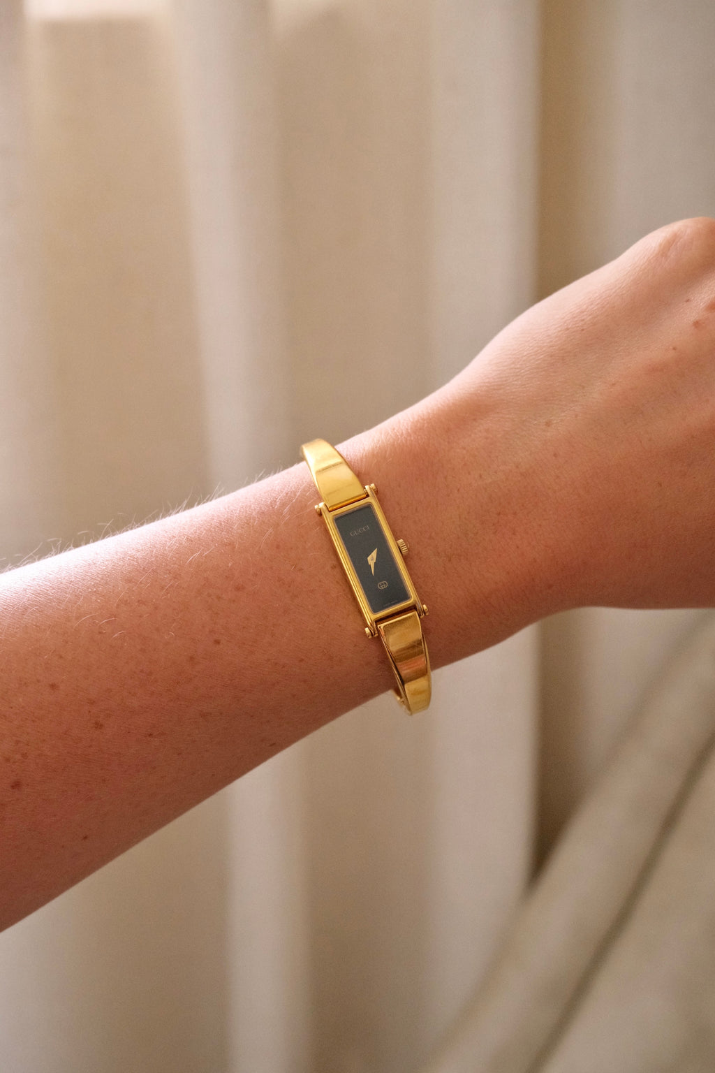 Vintage Ladies 1500L Gold Horsebit Gucci Watch
