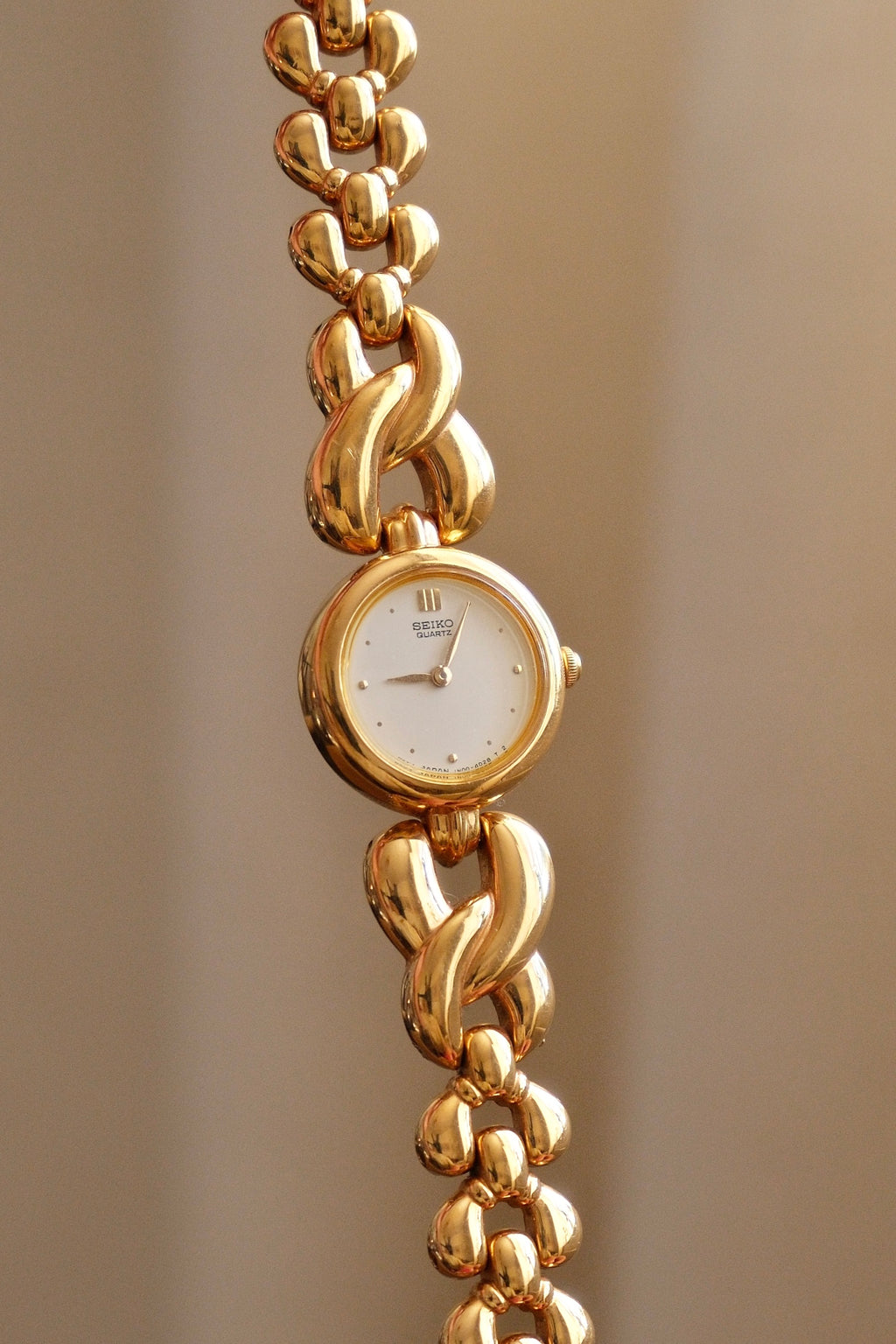 Vintage Ladies Gold Seiko Quartz Watch Featuring a Striking Chunky Intertwined Link Bracelet