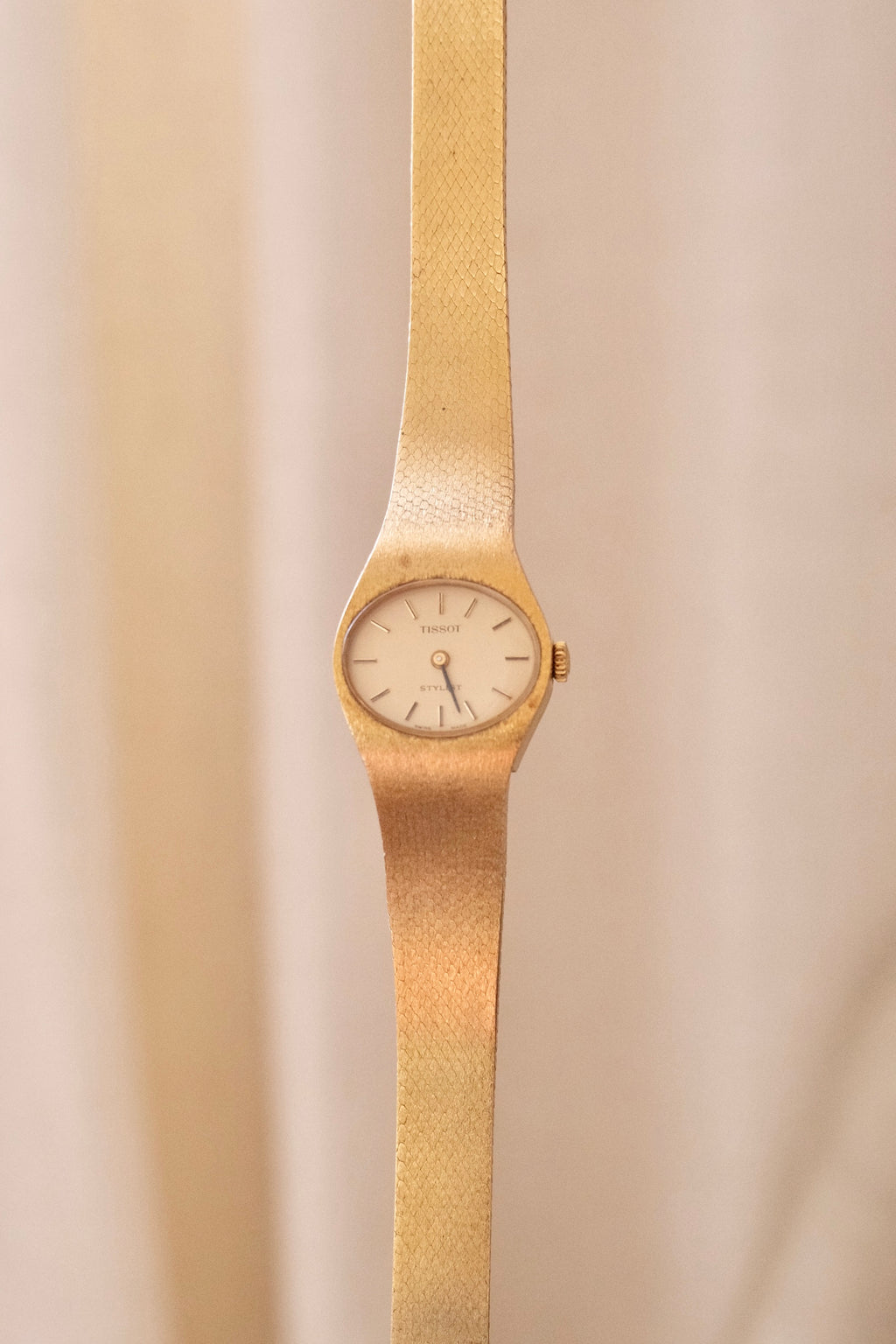 1970s Vintage Tissot Stylist Ladies Gold Manual Wind Mechanical Watch - Minimalist Oval Swiss Timepiece