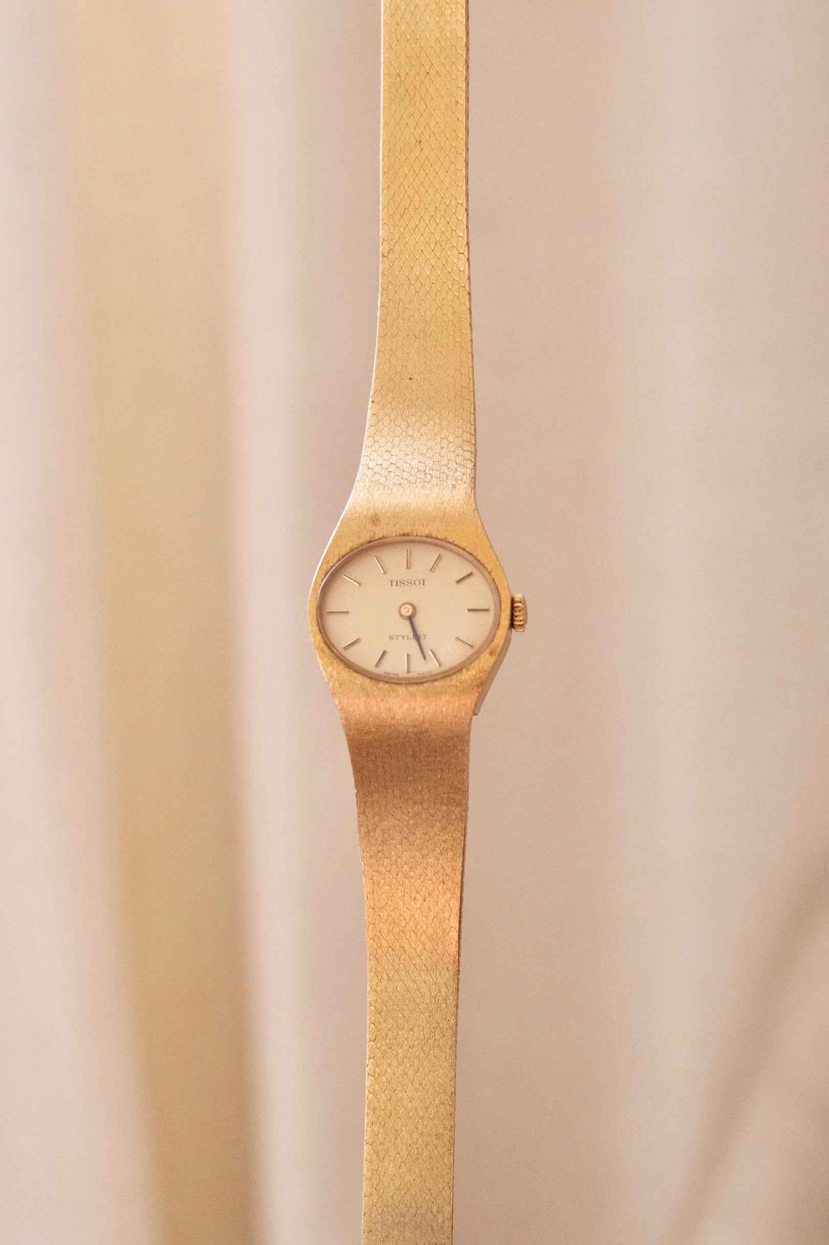 1970s Vintage Tissot Stylist Ladies Gold Manual Wind Mechanical Watch - Minimalist Oval Swiss Timepiece