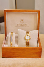 Vintage Ladies Citizen Eco Drive Watch MOP dial and Matching Bracelet Set in Orginal Wooden Box