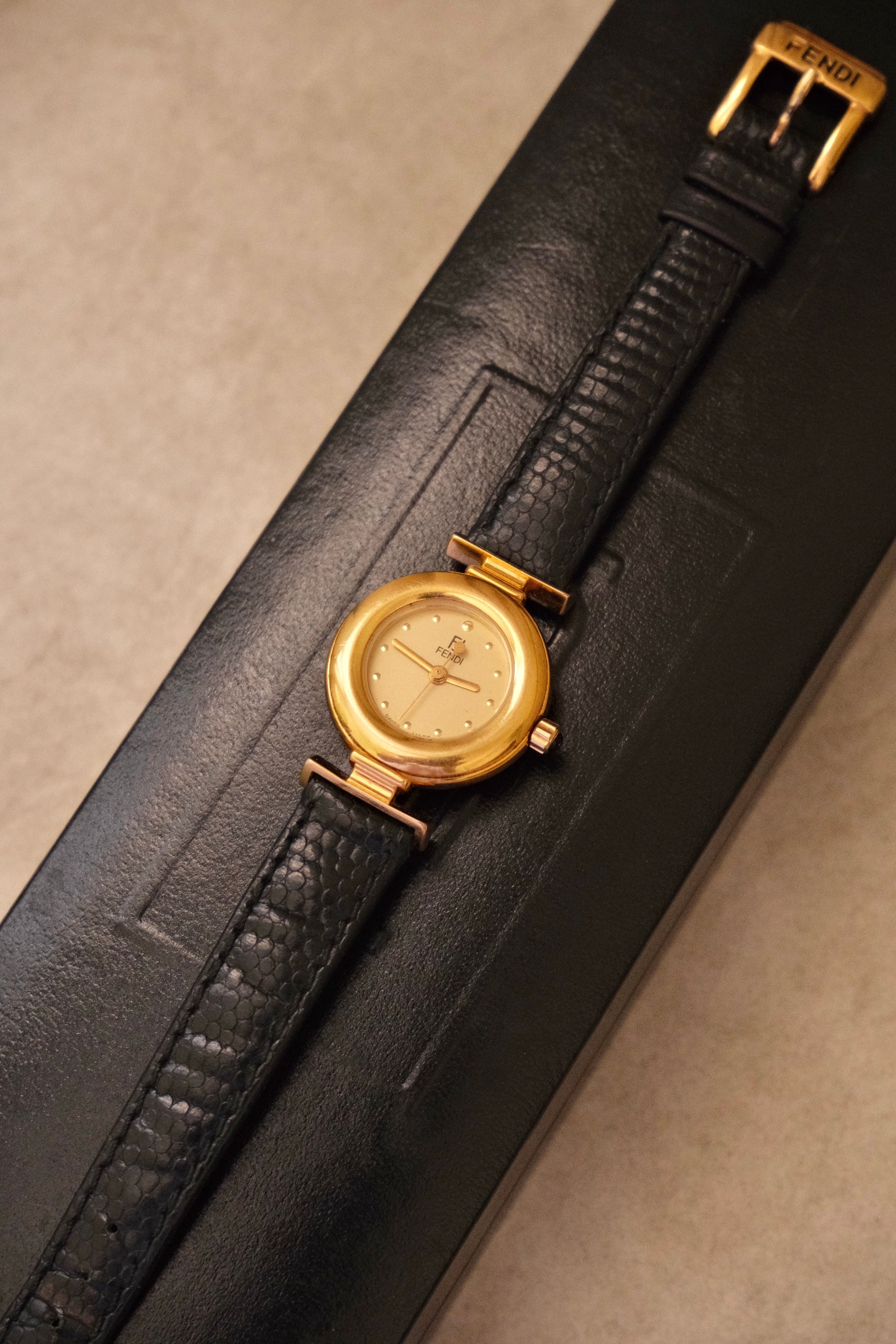 Fendi Orologi 320L Vintage Ladies Gold Champange Dial Leather Strap Watch In Box Working