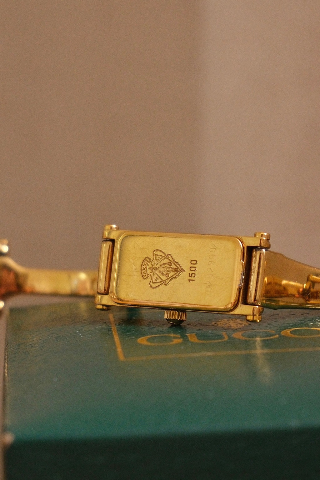 Vintage 90s Ladies Gold 1500L Gucci Horsebit Watch Black Dial in Gucci Box