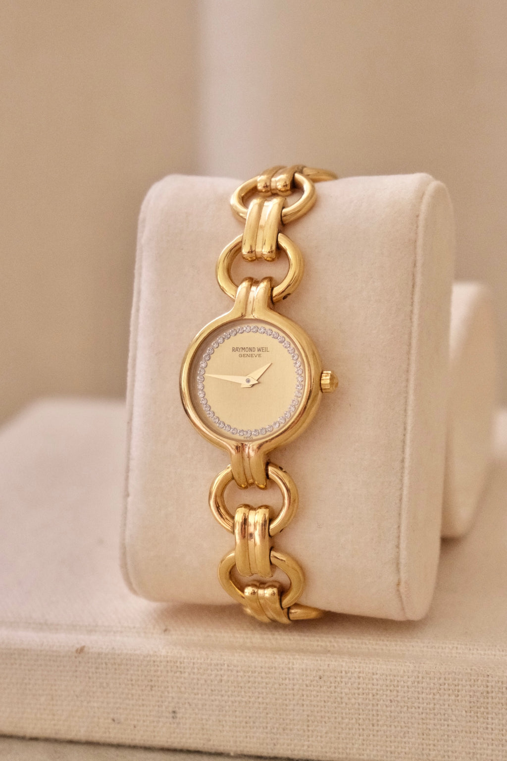 1990s Vintage Ladies 18k Gold Plated Raymond Weil Crystal Accent Dial Watch Working