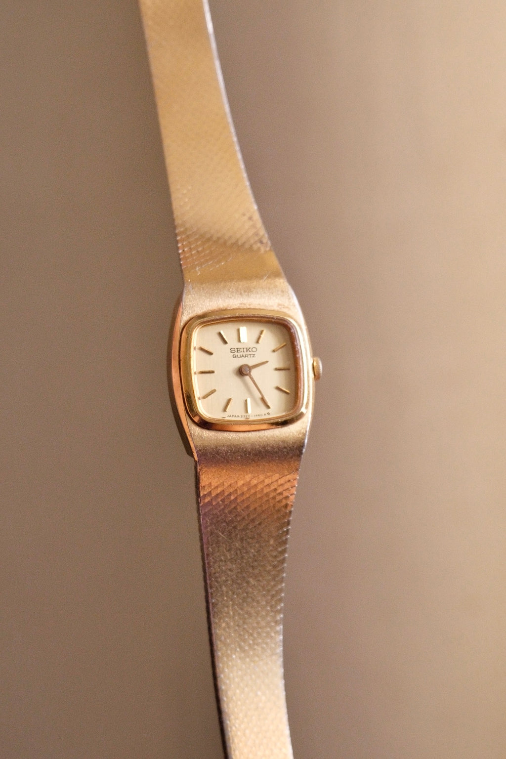 90s Vintage Seiko Dainty Gold Watch on a Pressed Mesh Bracelet Strap Working