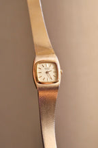 90s Vintage Seiko Dainty Gold Watch on a Pressed Mesh Bracelet Strap Working
