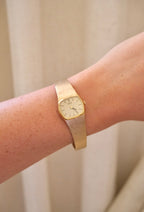 Vintage 90s Gold Ladies Seiko Watch with Textured Bracelet Strap Working