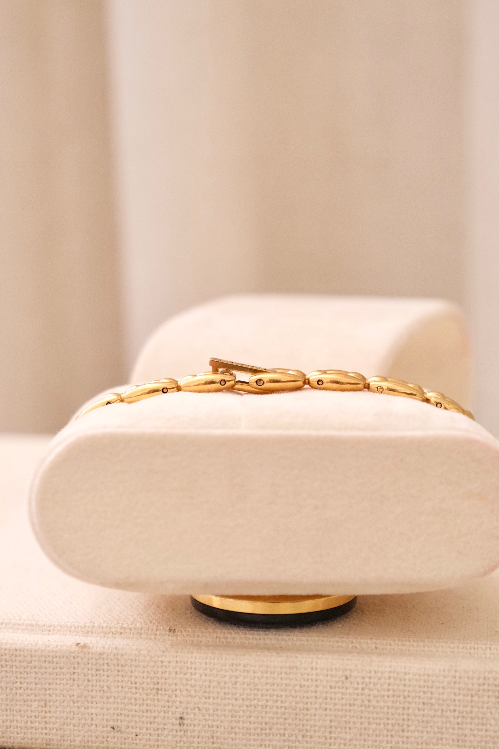 90s Vintage Gucci Gold Plated Rice Link Bezel Watch Working