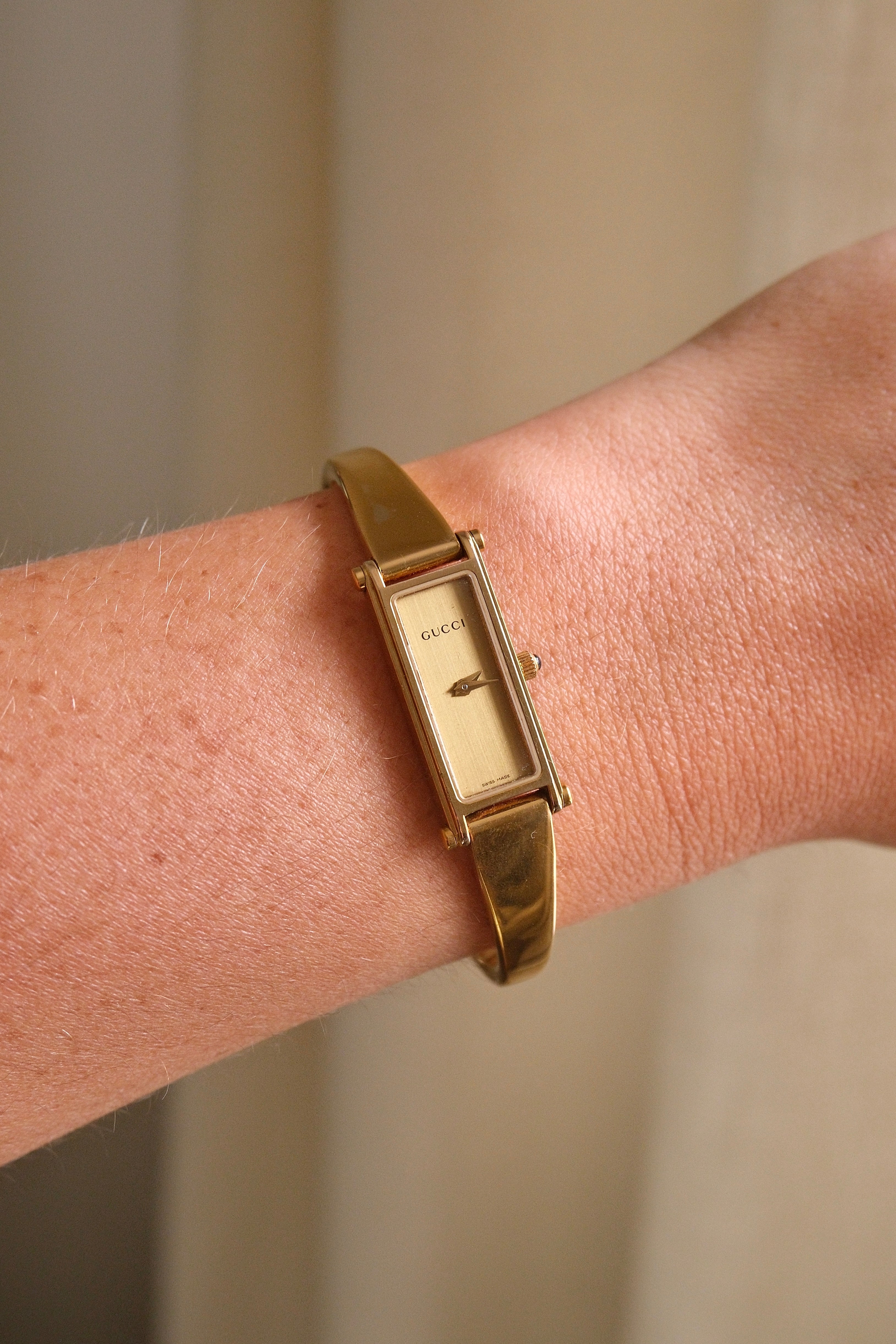 Vintage 90s Ladies Gold Champagne Dial 1500L Horsebit Gucci Watch Working