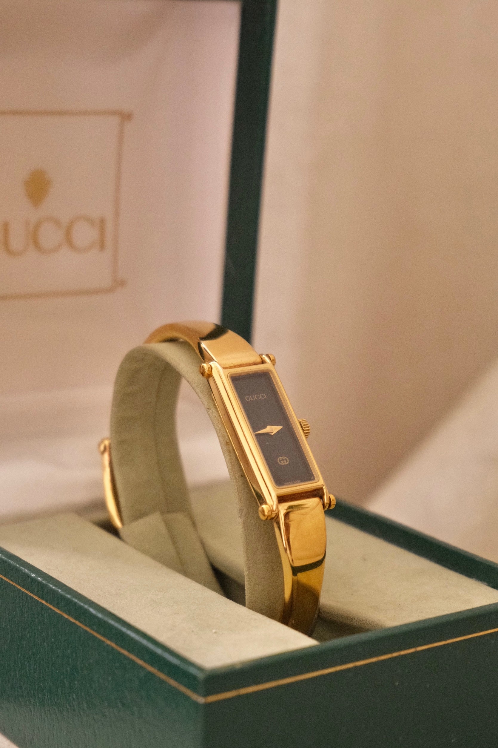 Vintage Ladies 1500L Gold Gucci Horsebit Watch with Black Dial in Box