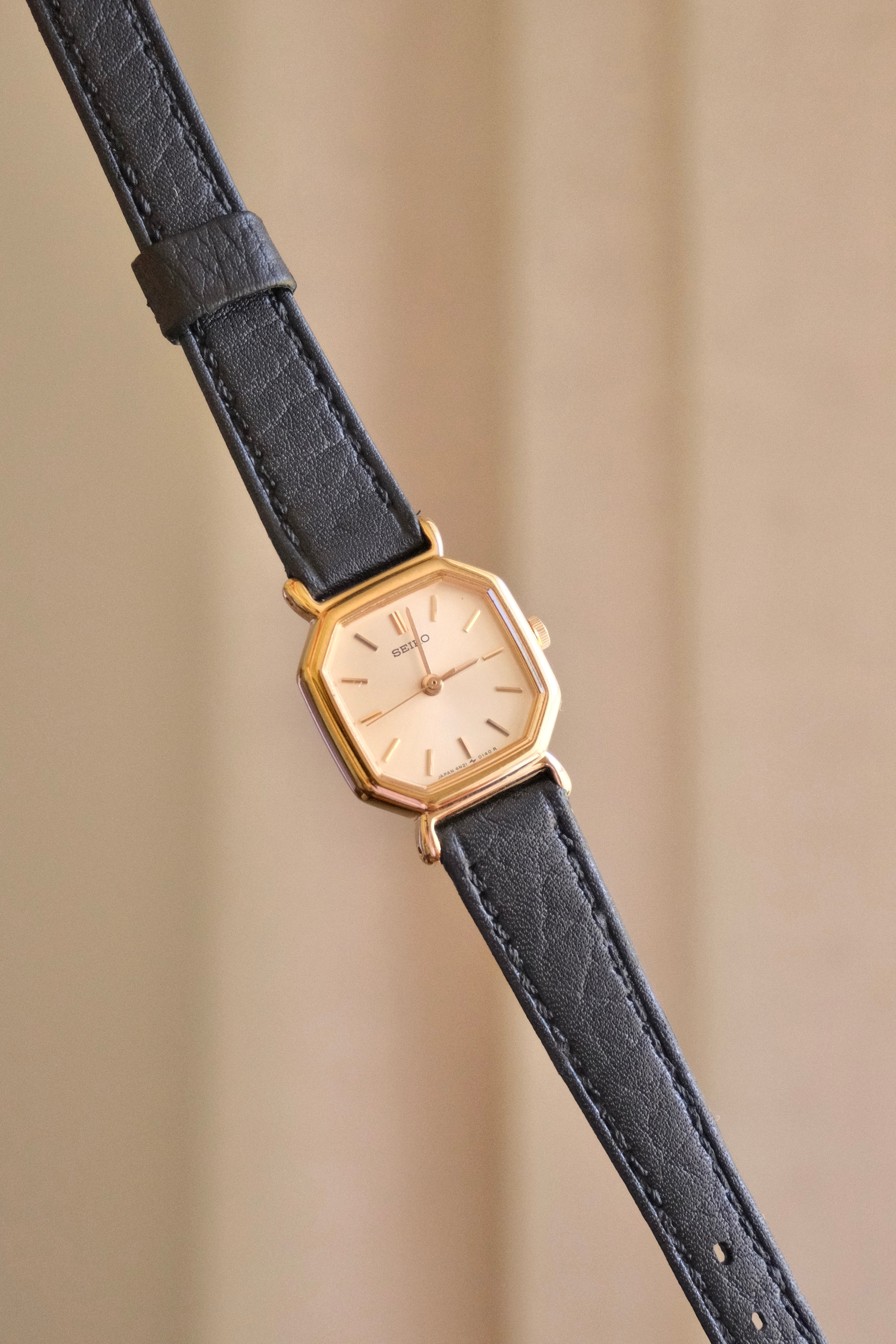 1990s Seiko Ladies Gold  Quartz Watch Black Leather Strap Watch Working