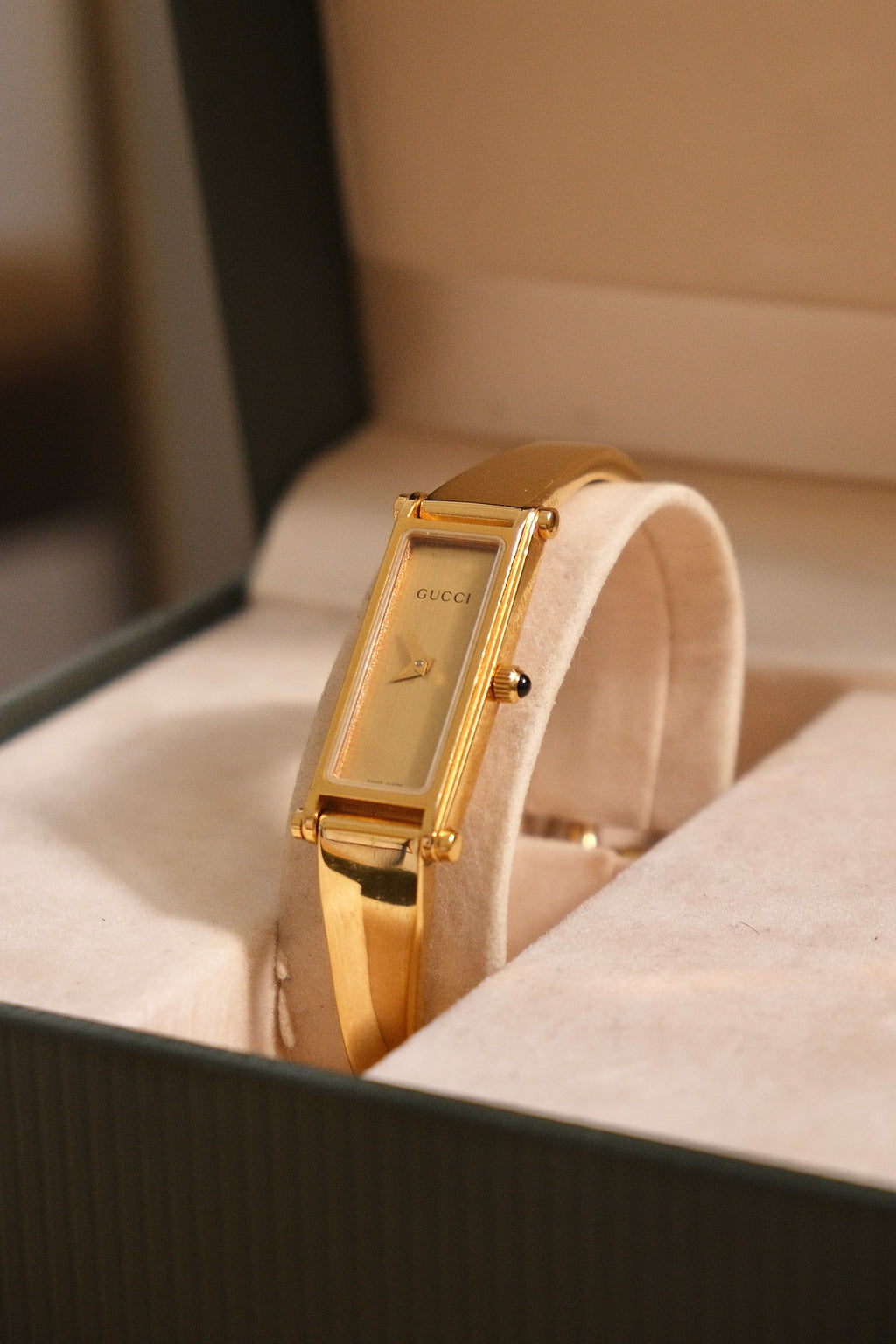 Vintage Gucci 1500L Gold Bangle Watch with Champagne Dial, 90s Quartz Working in Box