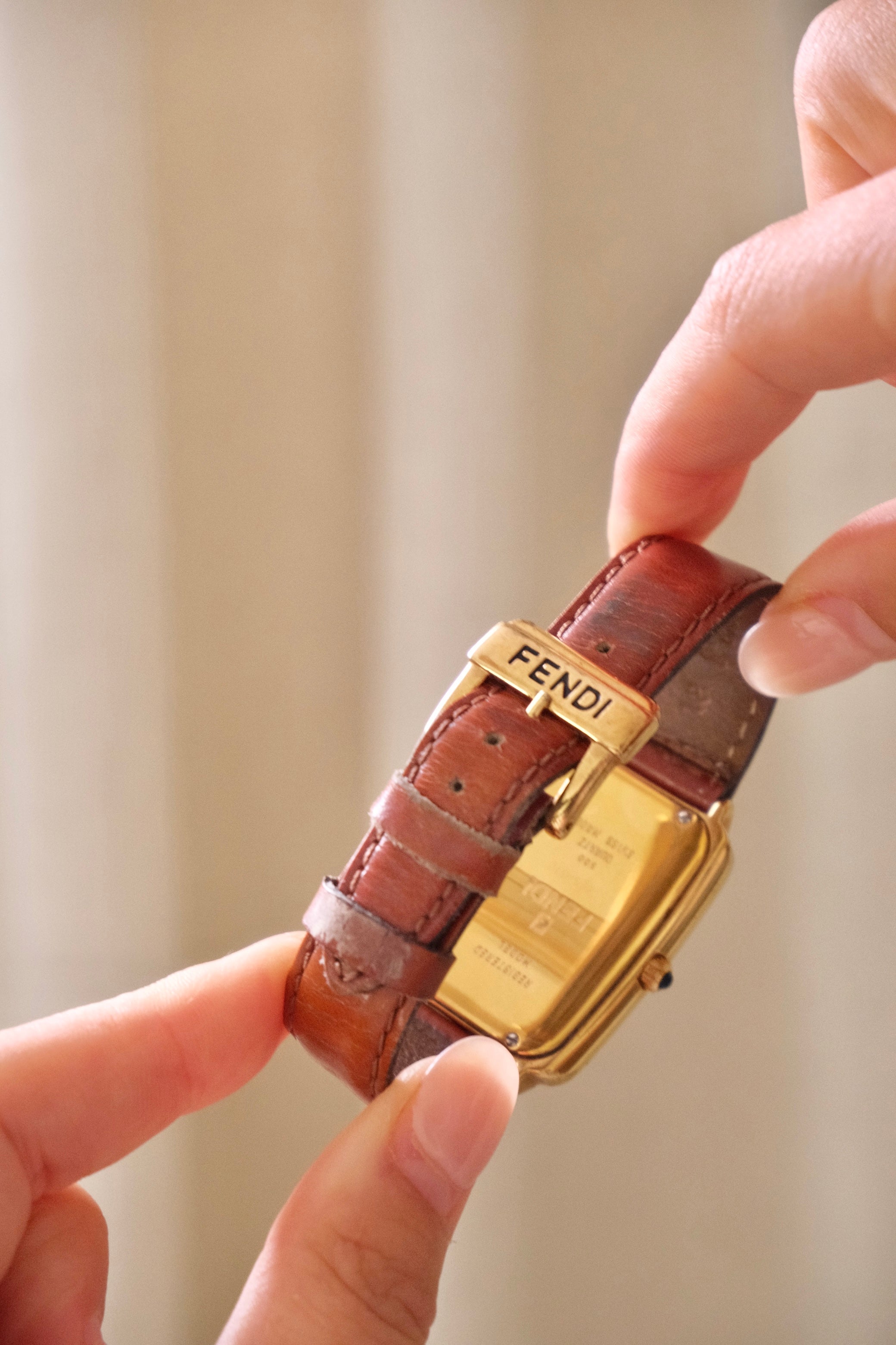Vintage 90s Unisex Gold-Plated Fendi 500 Quartz Watch with Rectangular Tank-Style Dial