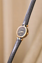 1990s Ladies Vintage 2000L Gucci Gold Leather Wristwatch Working