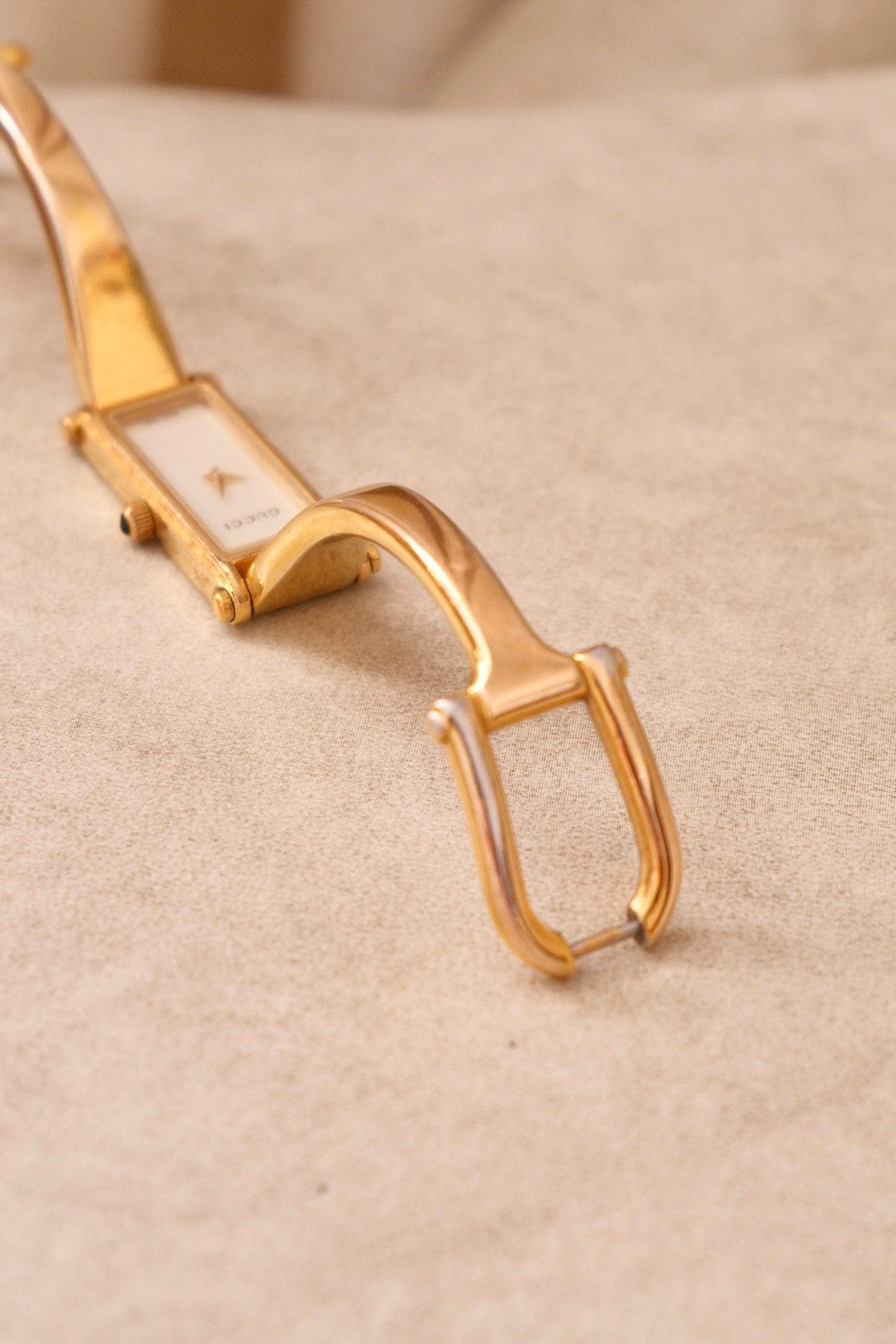 Vintage Gucci 1500L Gold Bangle Watch with White Dial, 90s Quartz