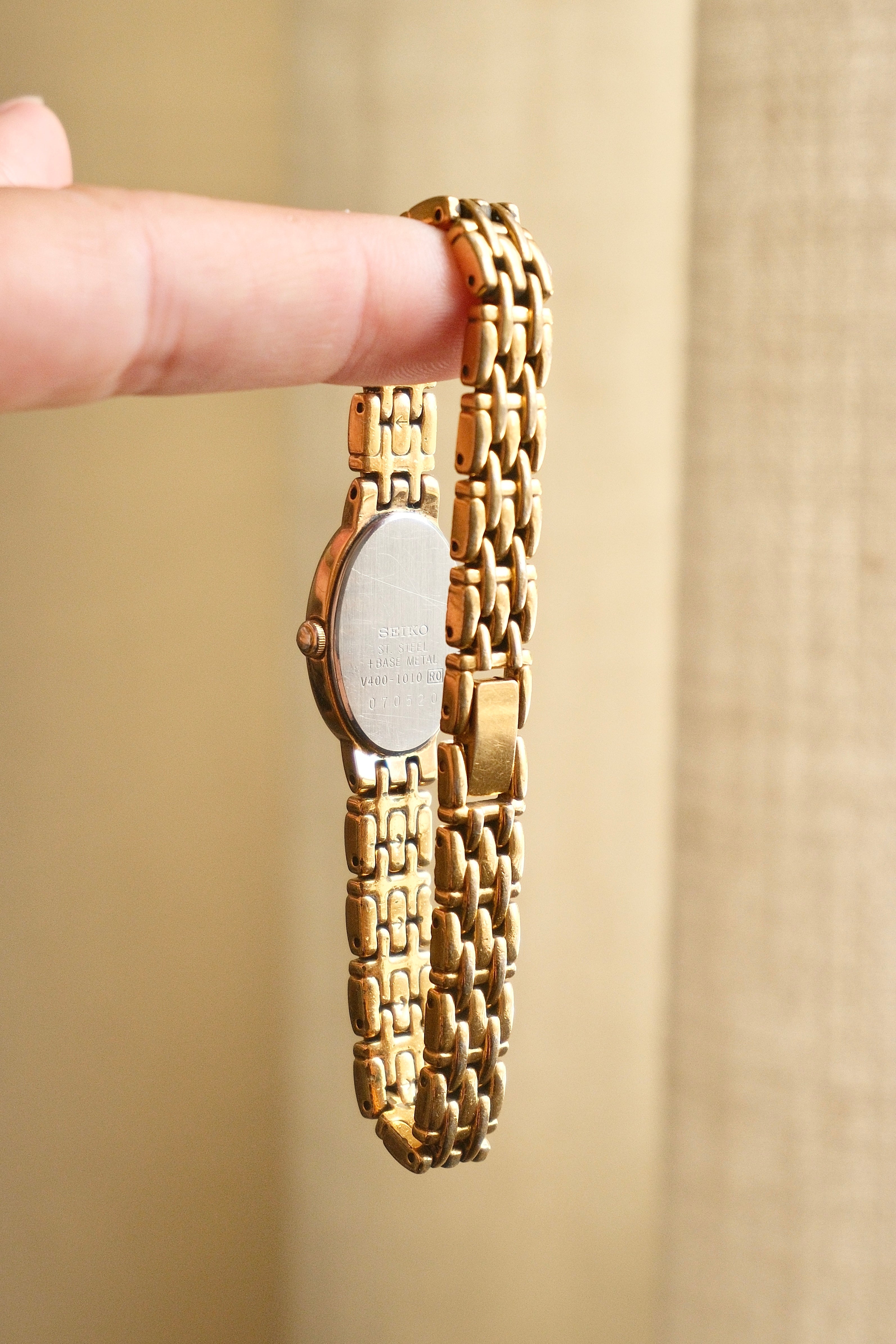 Vintage Ladies' Gold-Plated Seiko Quartz Watch - Oval Dial Working