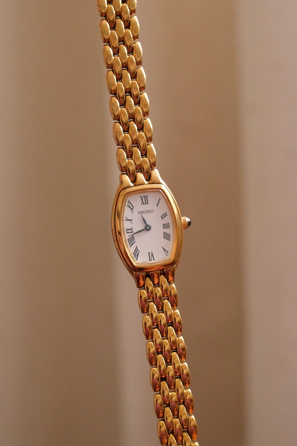 Vintage Seiko Ladies Quartz Watch Gold  Tonneau Case White Dial Roman Numerals  Watch
