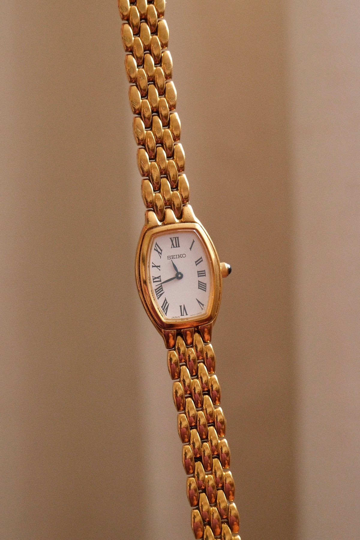Vintage Seiko Ladies Quartz Watch Gold  Tonneau Case White Dial Roman Numerals  Watch