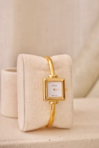 Rare Vintage Ladies 1900L Gold Bangle Gucci Watch