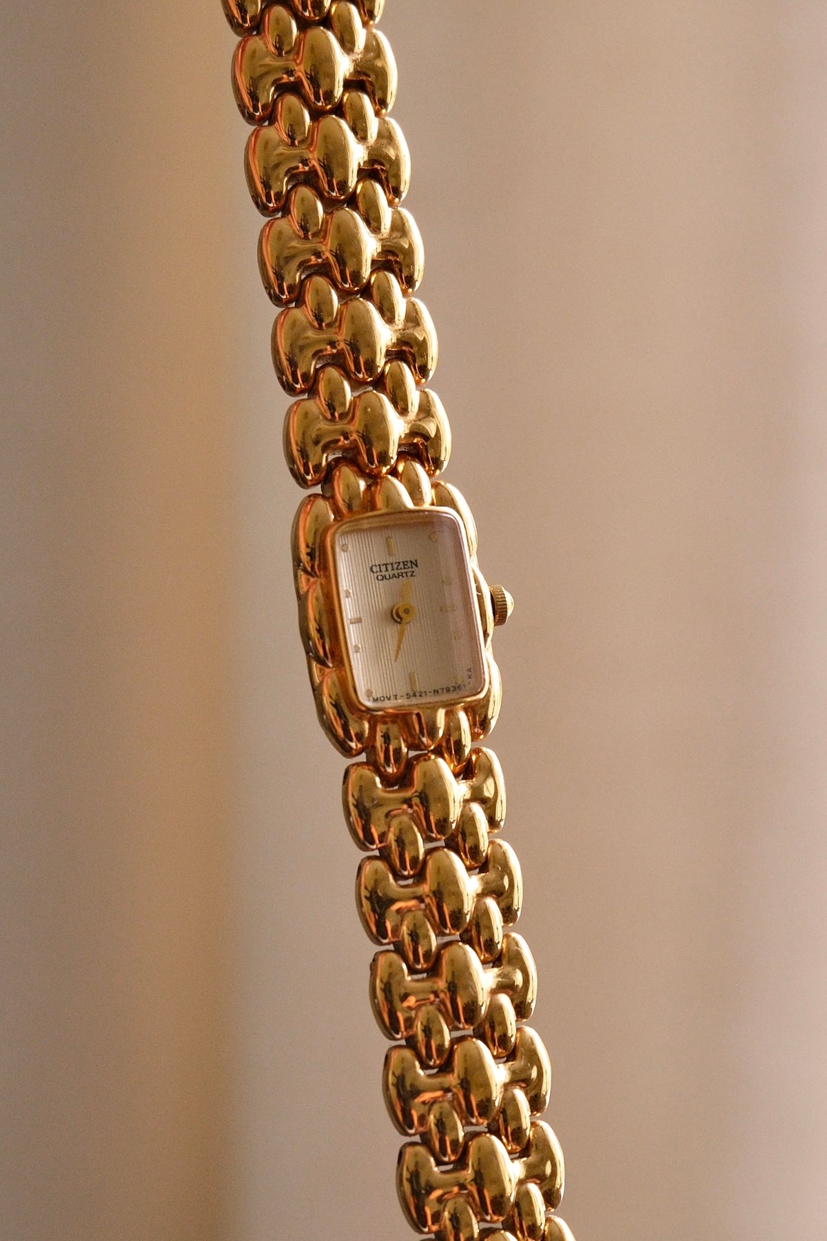 Rare Vintage Ladies Petite Citizen Tank Style Gold Watch