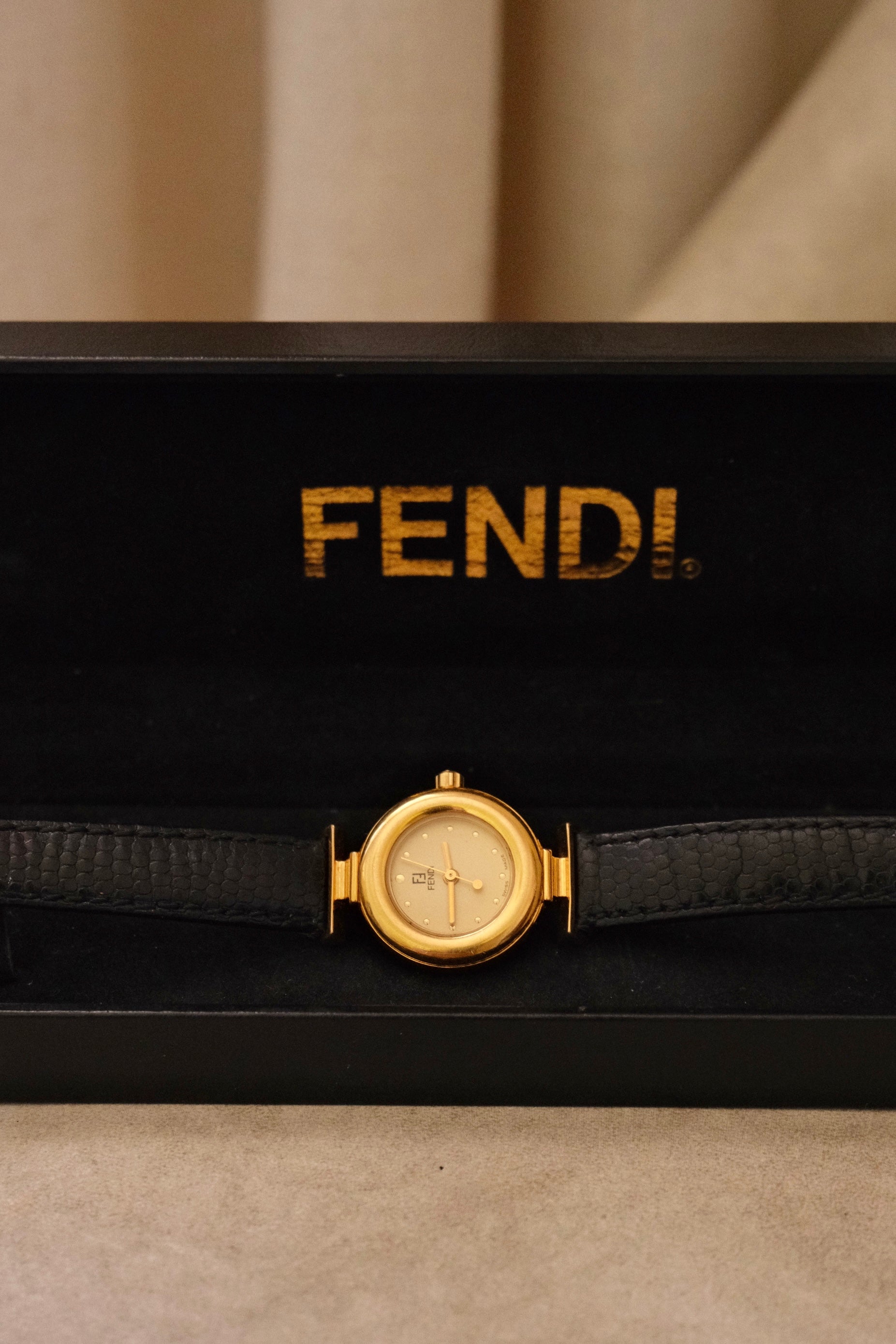 Fendi Orologi 320L Vintage Ladies Gold Champange Dial Leather Strap Watch In Box Working