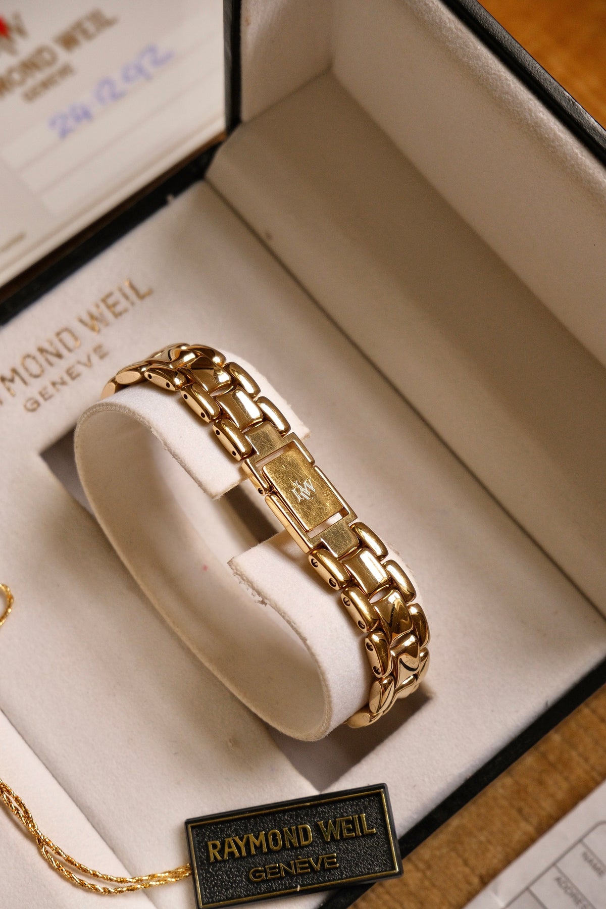 1992 Ladies Gold Raymond Weil Geneva Watch Roman Numerals with Box and Papers