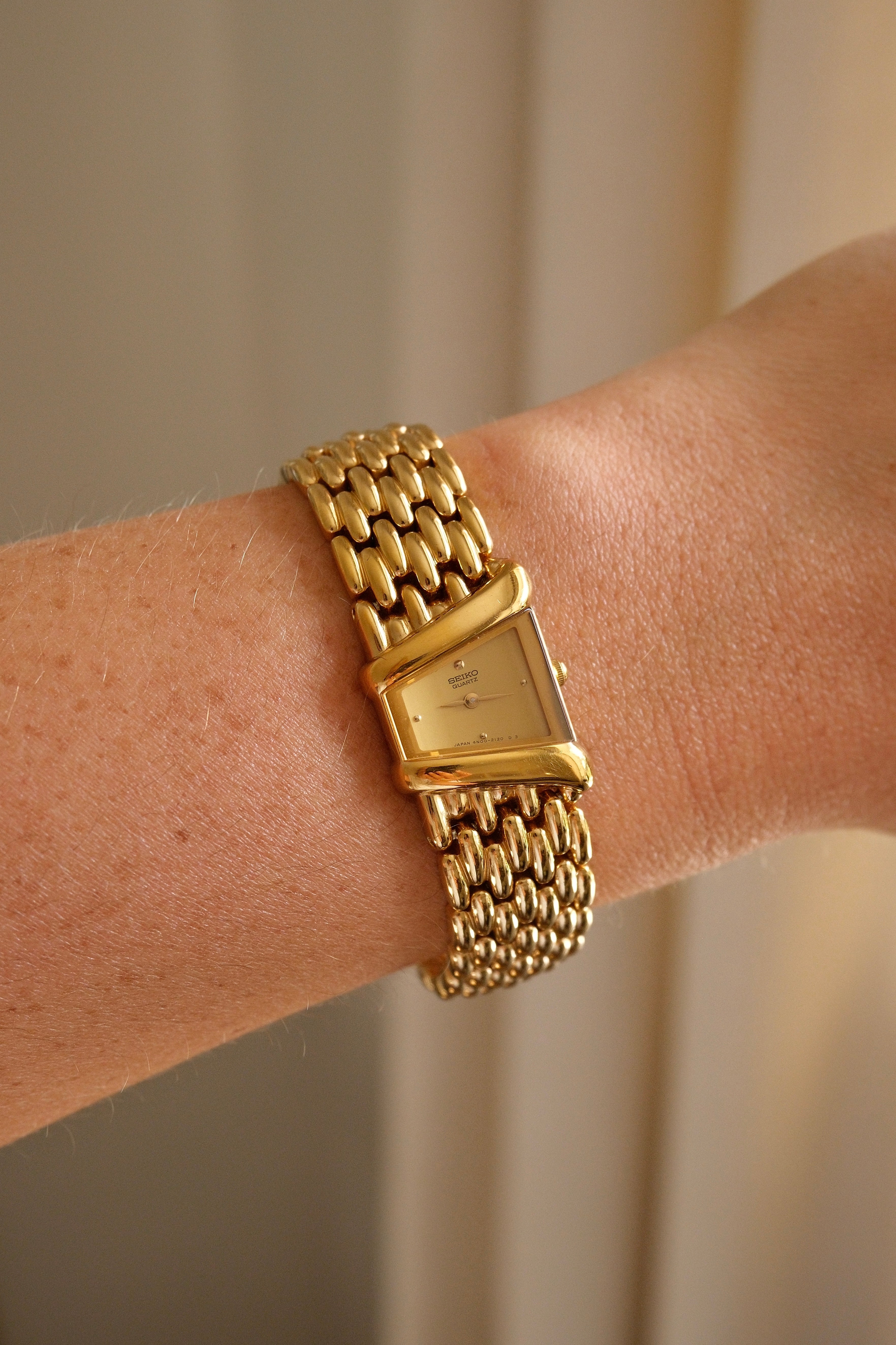 Rare 90s Vintage Ladies Gold Seiko Rivoli 4N00-5749  Watch with Champagne Dial