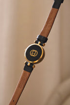 1990s Ladies Vintage 2000L Gucci Gold Leather Wristwatch Working