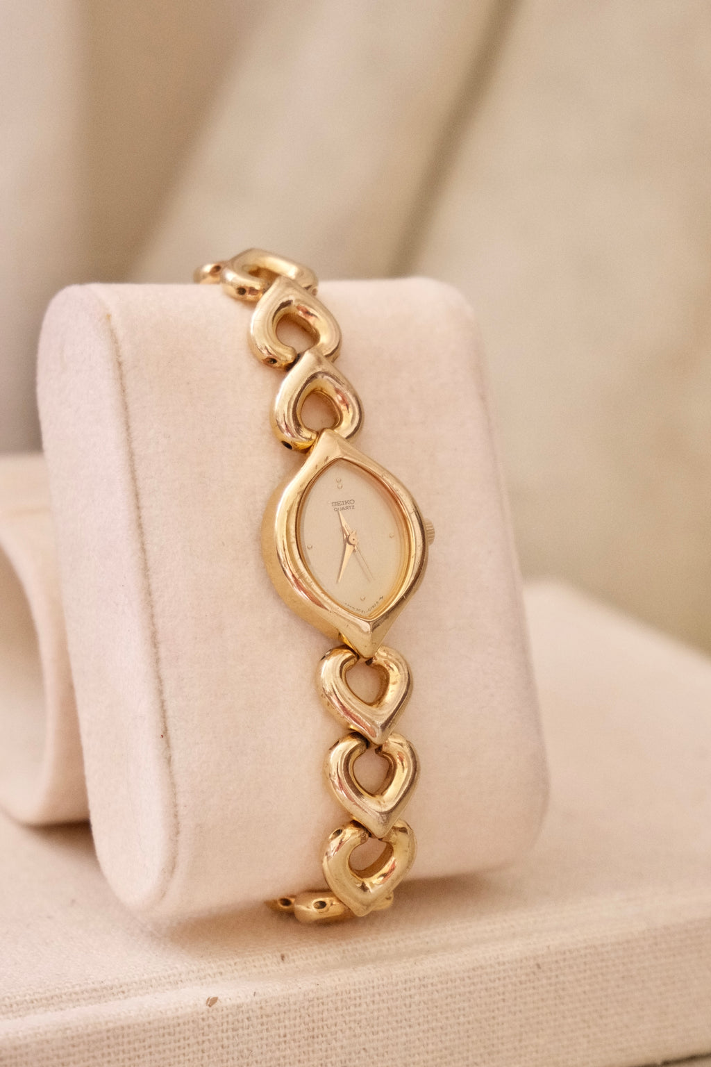 Rare 90s Ladies Gold Seiko Watch with Safety Chain – Working Quartz Vintage Watch
