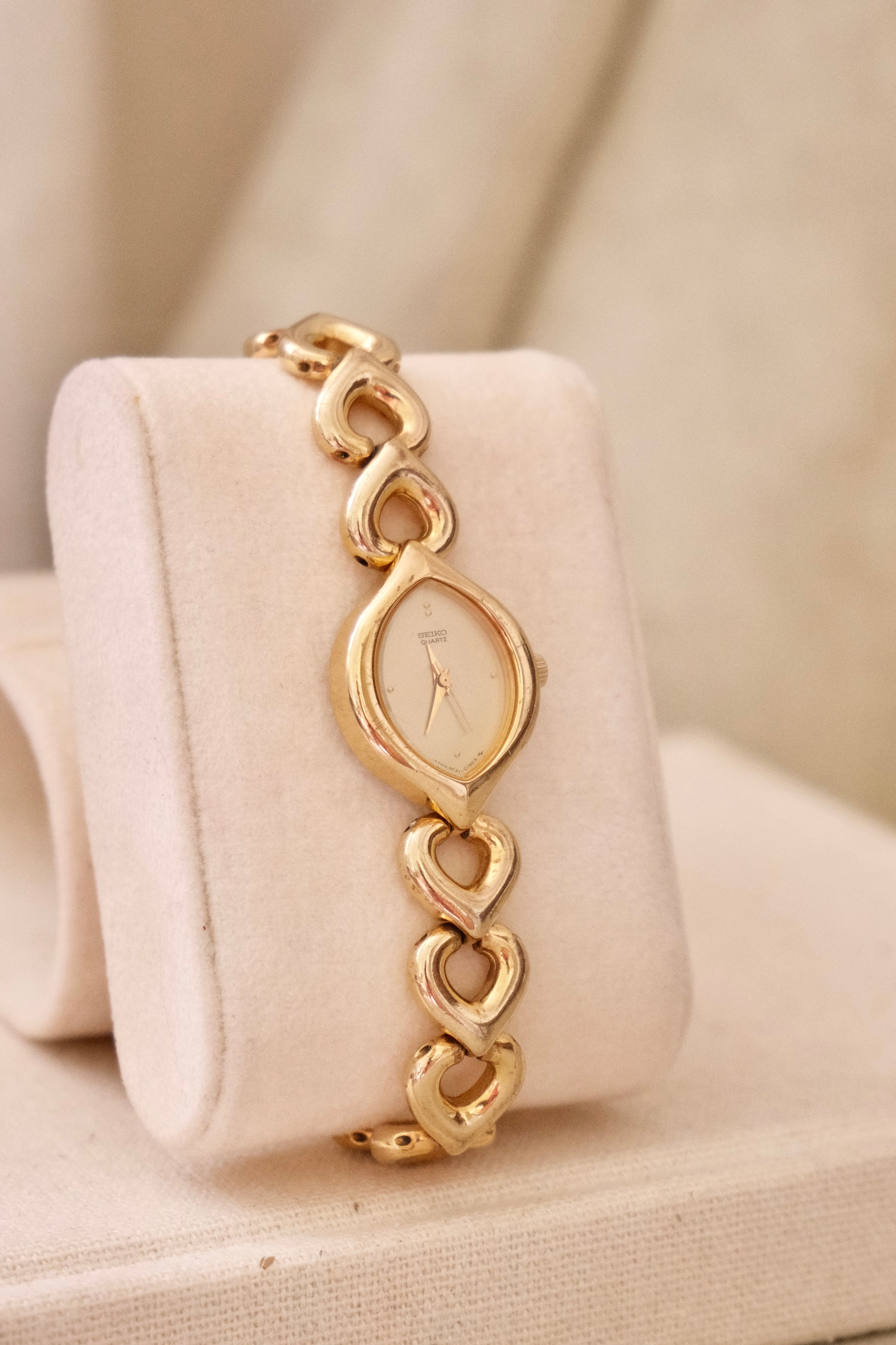Rare 90s Ladies Gold Seiko Watch with Safety Chain – Working Quartz Vintage Watch