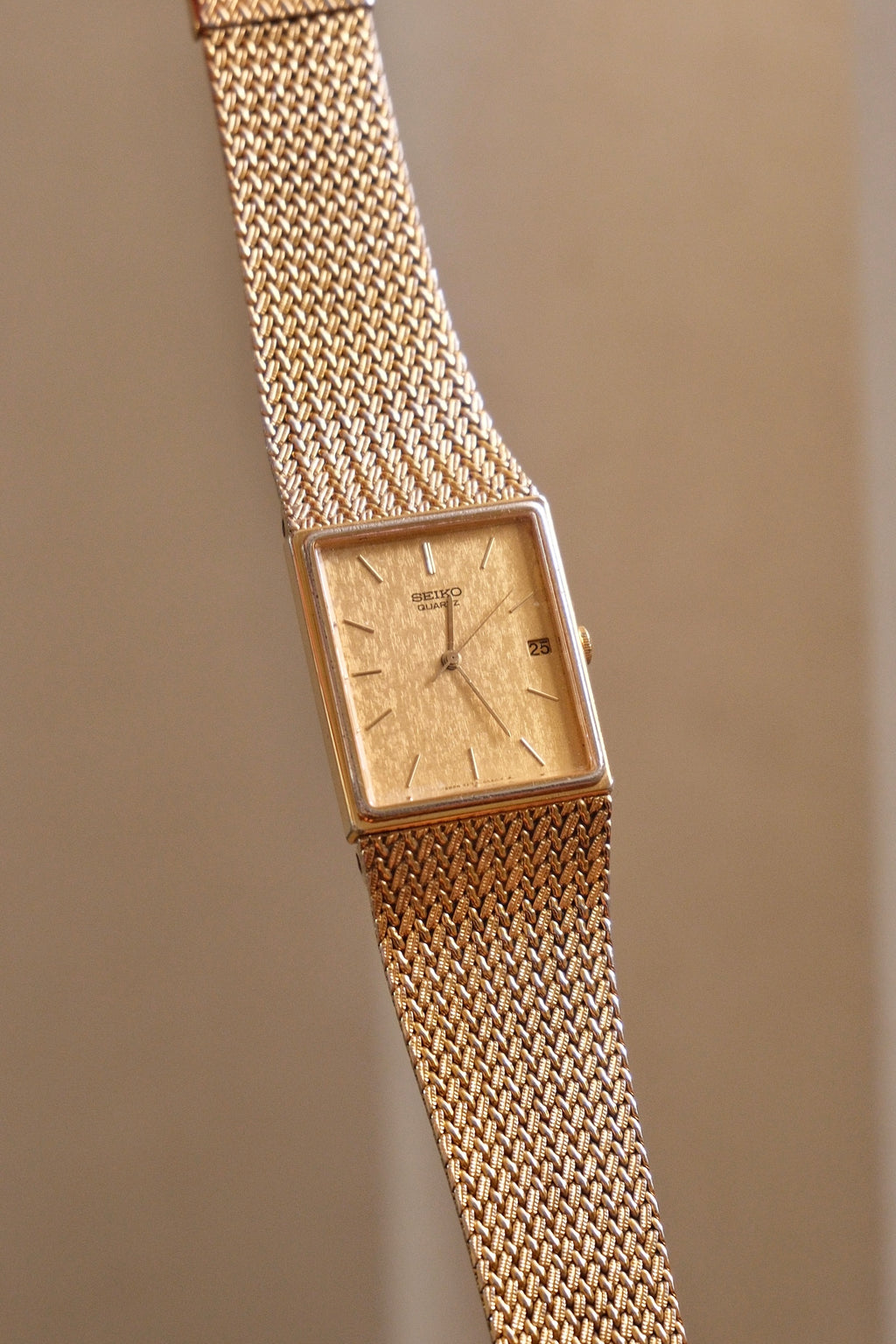 Vintage Unisex Gold Seiko Rectangular Date Quartz Watch Champagne Dial and Mesh Bracelet Strap