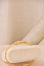 Rare Vintage Ladies 1900L Gold Bangle Gucci Watch
