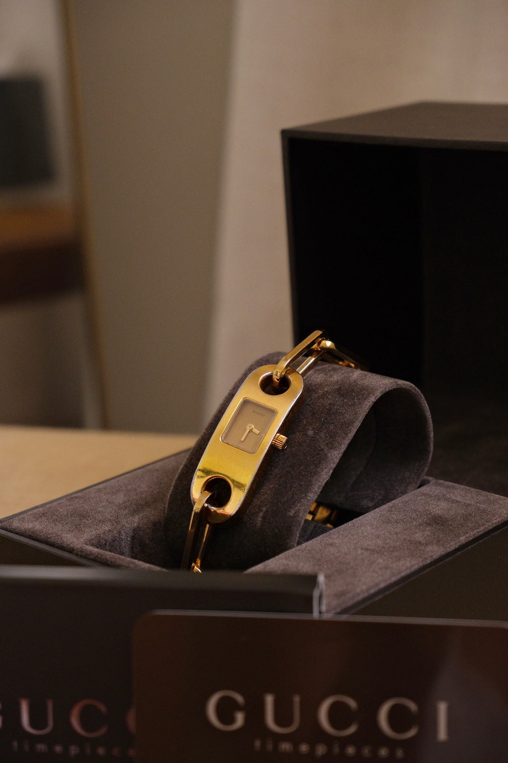 00s Vintage Ladies 6100L Gucci Gold Watch with Chain Link Bracelet in Box Working