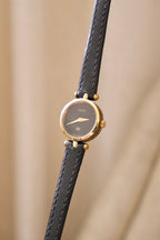 1990s Ladies Vintage 2000L Gucci Gold Leather Wristwatch Working