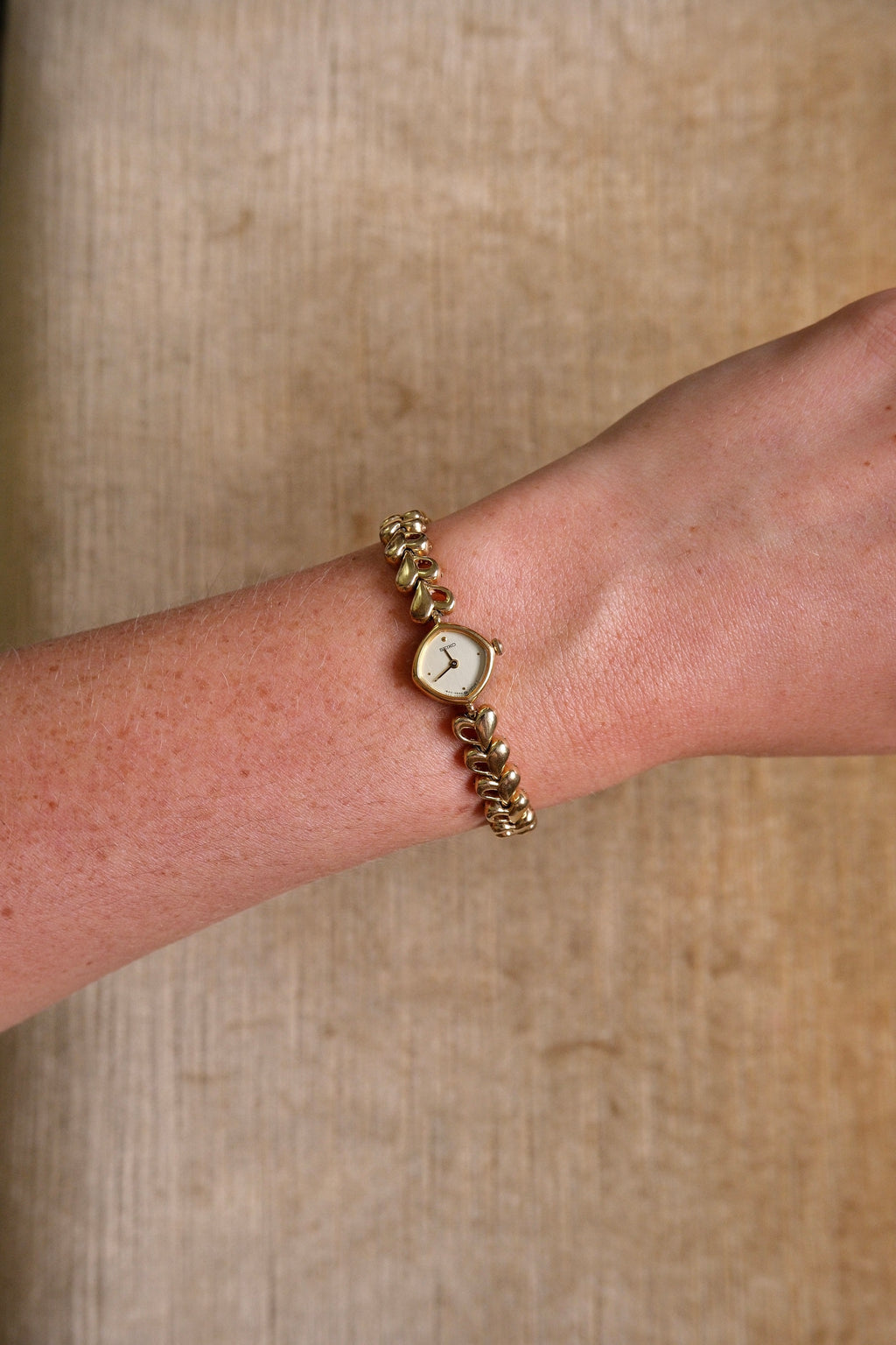 Vintage Rare Petite & Tiny 90s Gold Ladies Seiko Quartz Watch, Heart Pattern Bracelet